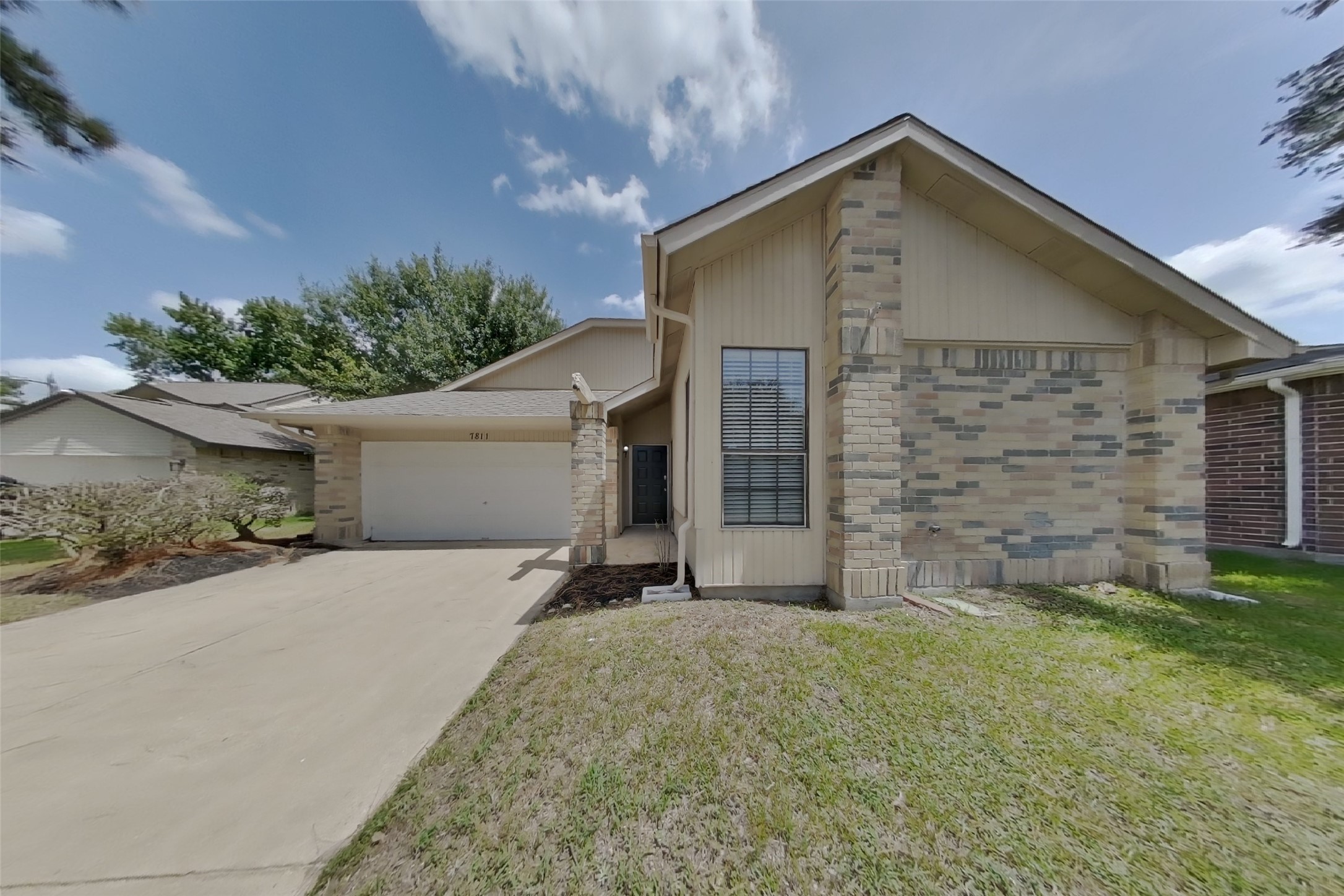 7811 Bluff Trail Drive Property Photo 1