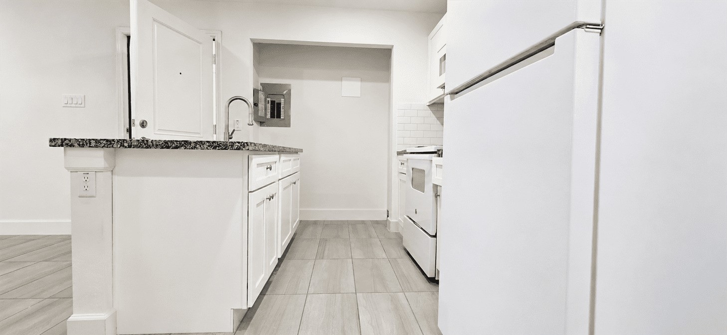 4404 Bellfort Ave 8 Property Photo 3