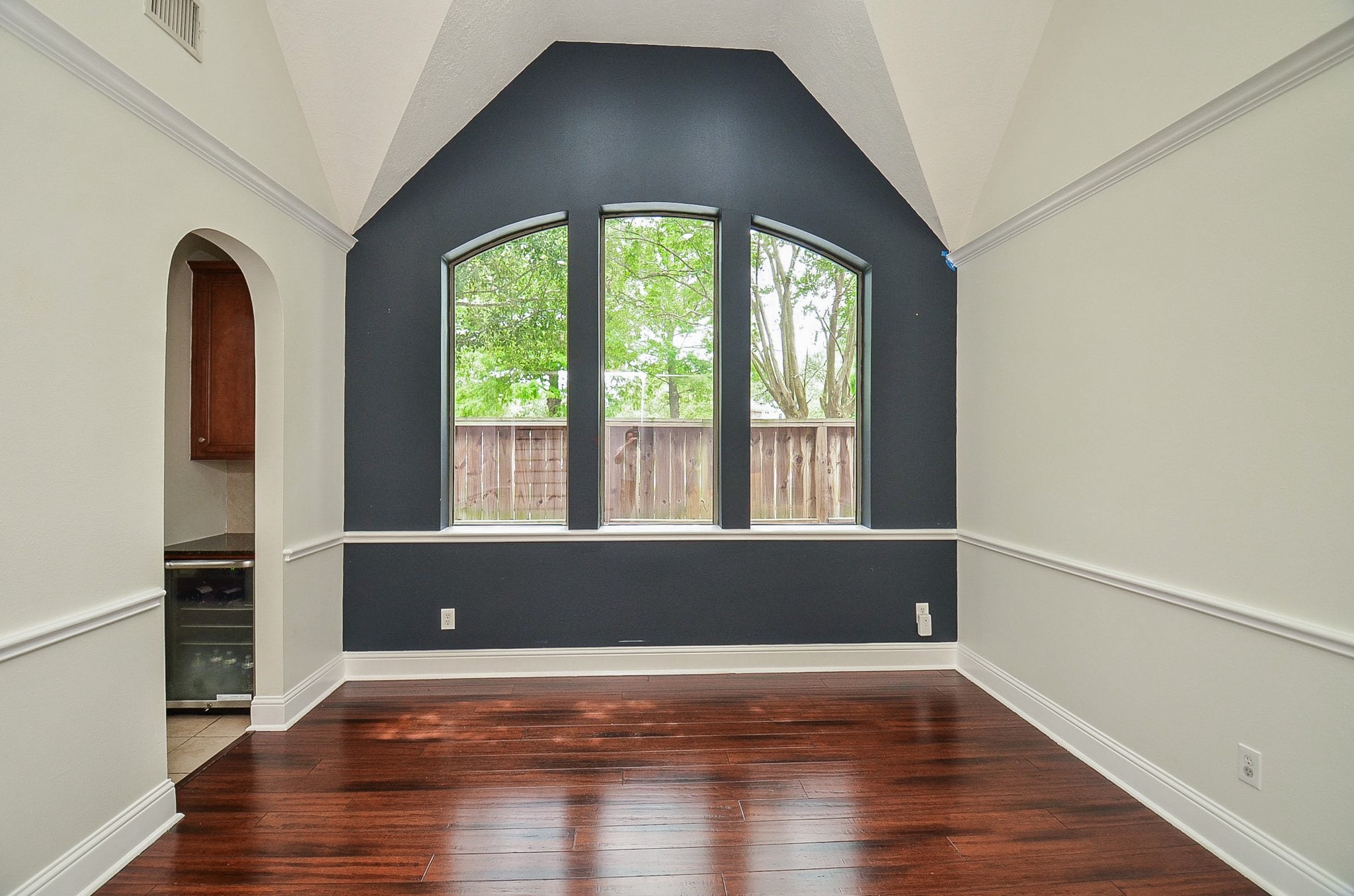 2735 Driftwood Drive Property Photo 6