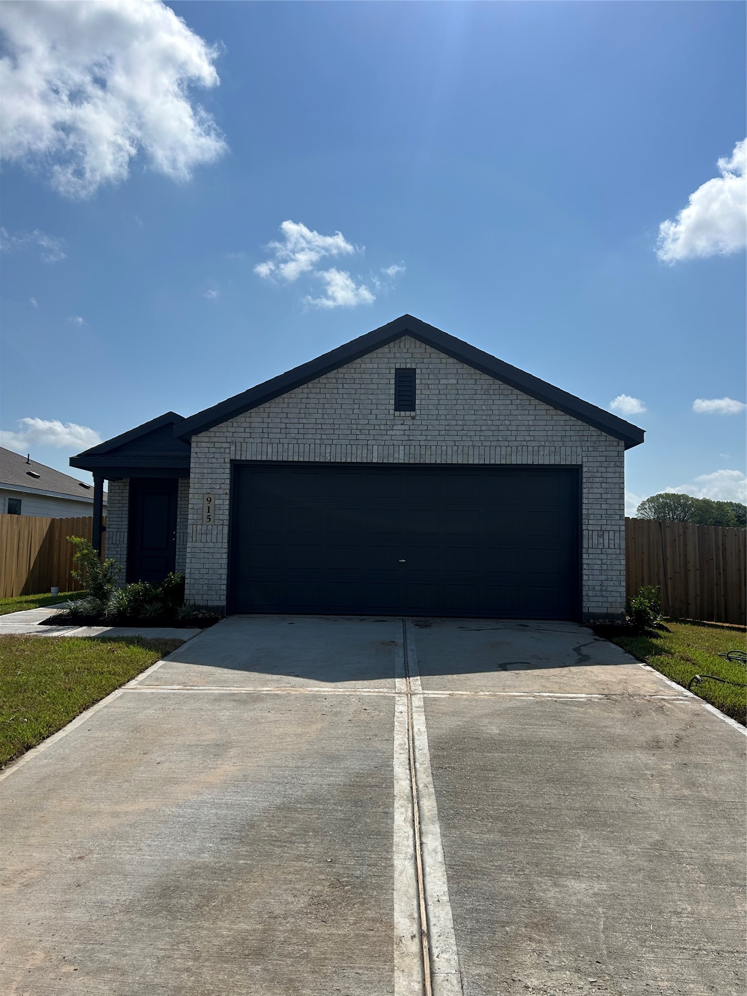 915 Constitution Drive Property Photo 1