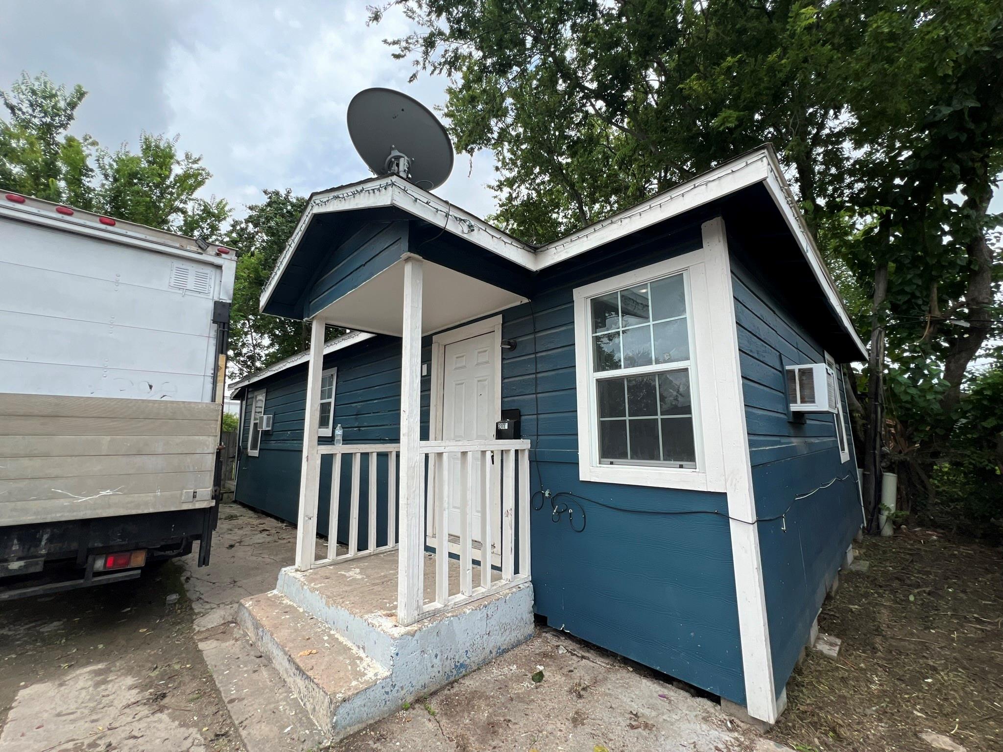 2117 Russell Street, Houston Tx 77026 Property Photo 1