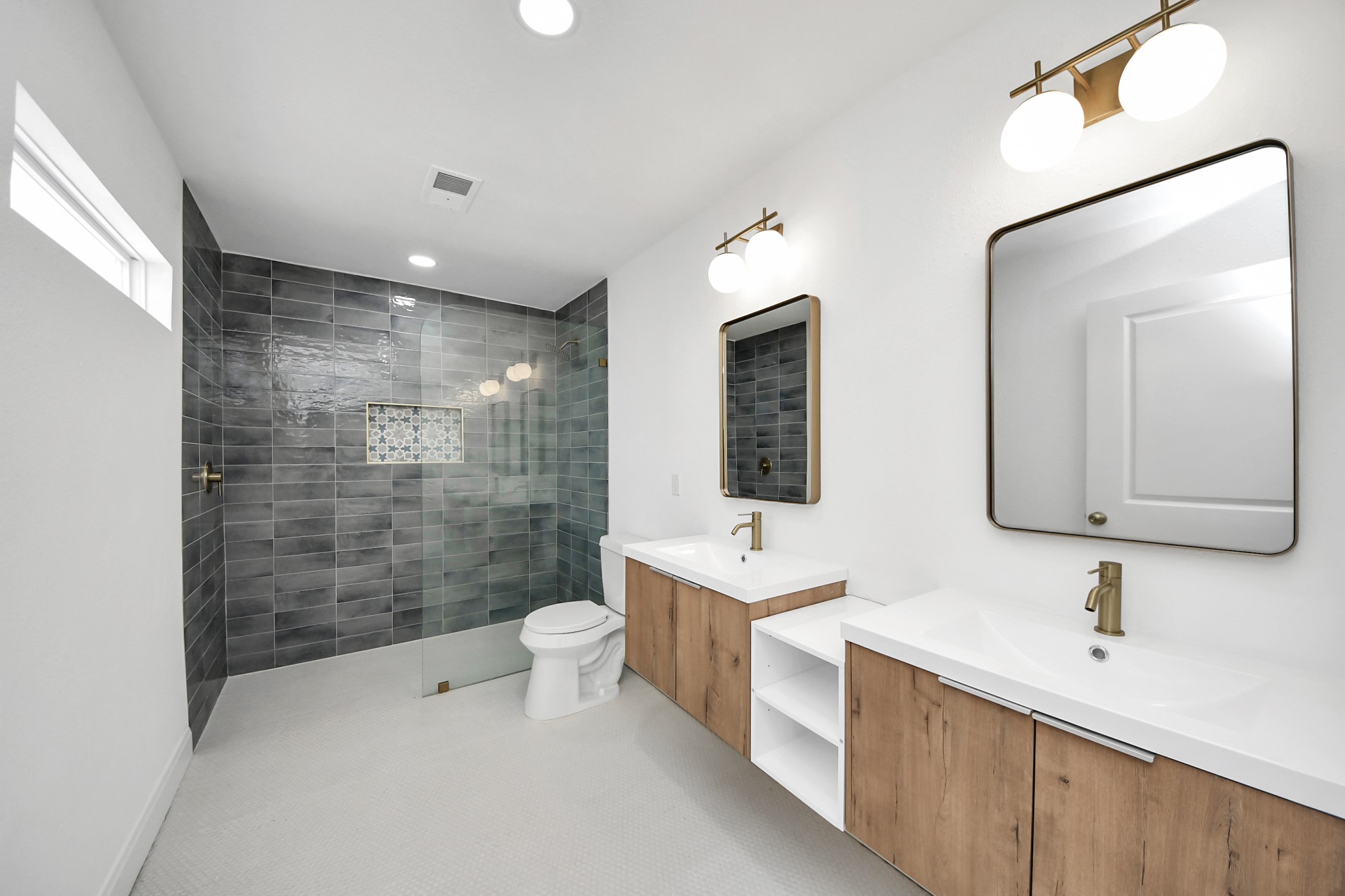 300 Narcissus Road Property Photo 2