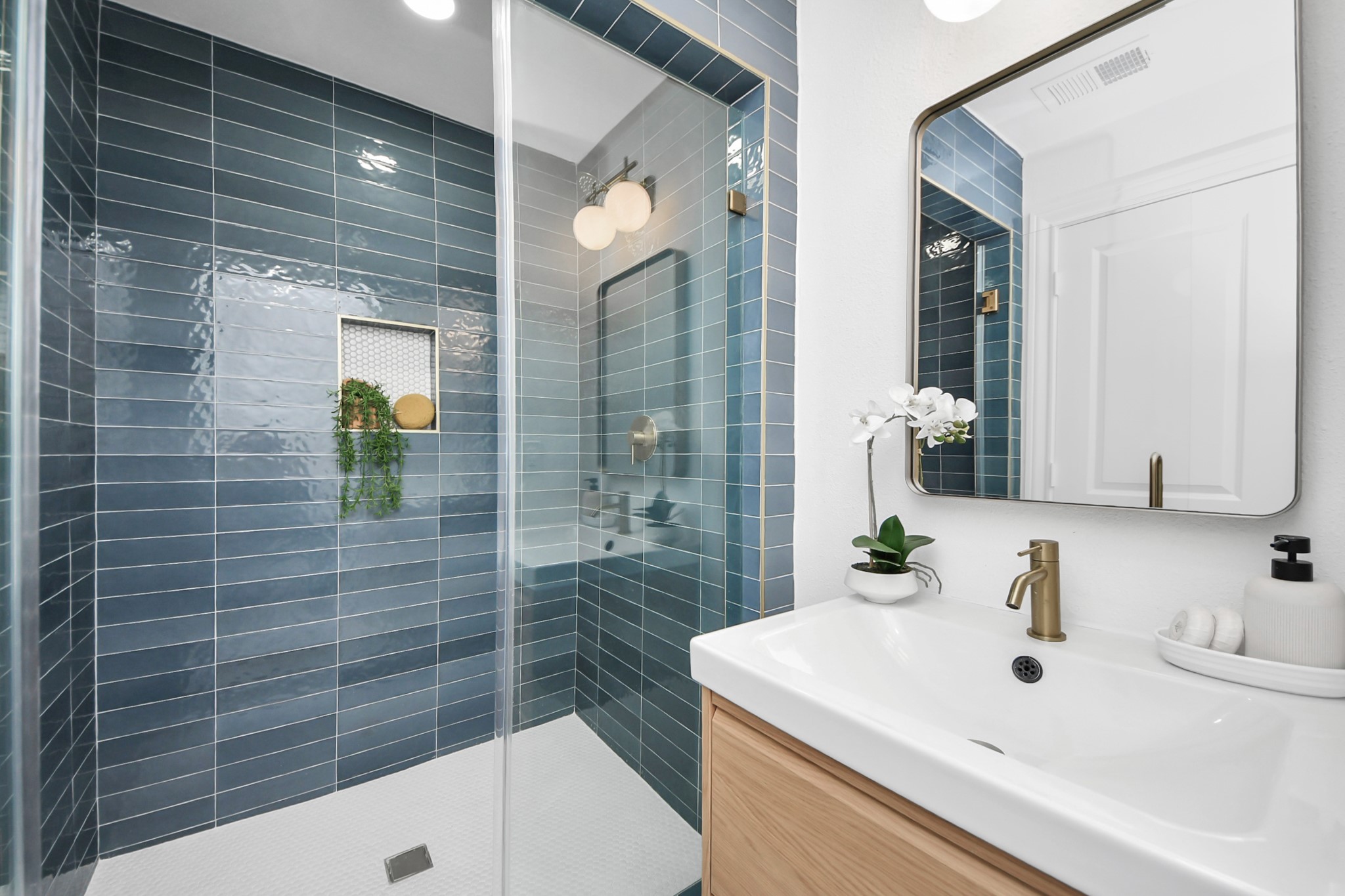 300 Narcissus Road Property Photo 3