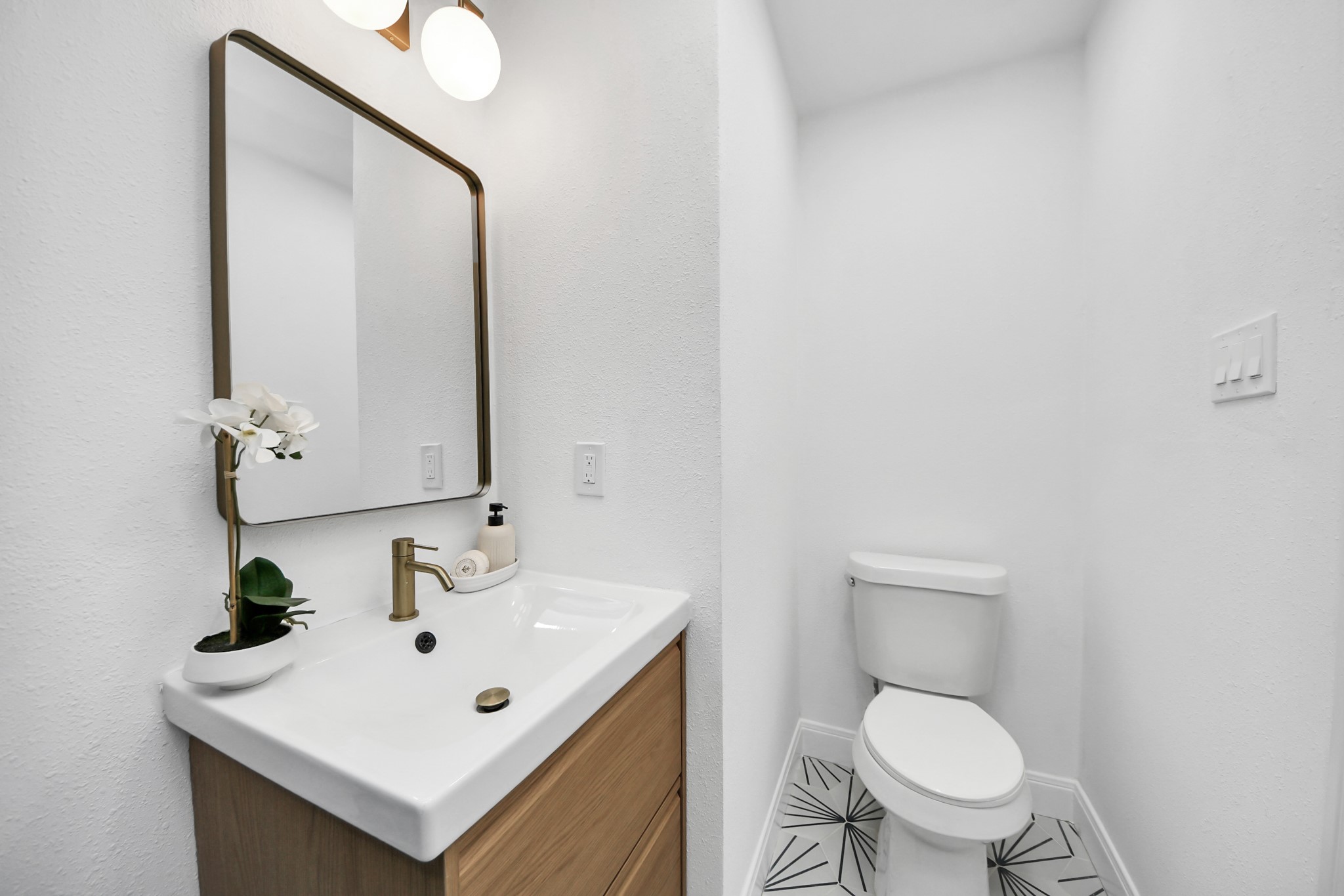 300 Narcissus Road Property Photo 8