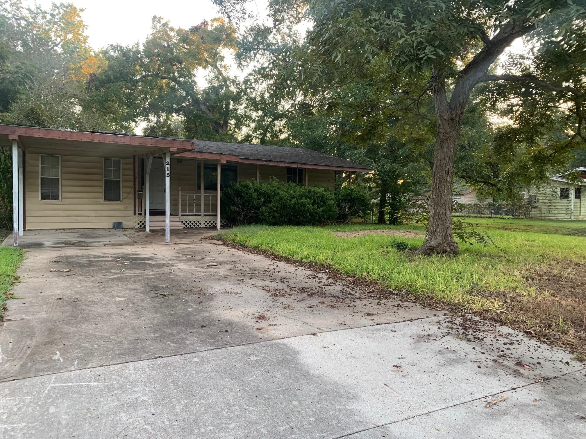 215 Jasmine Street Property Photo 1