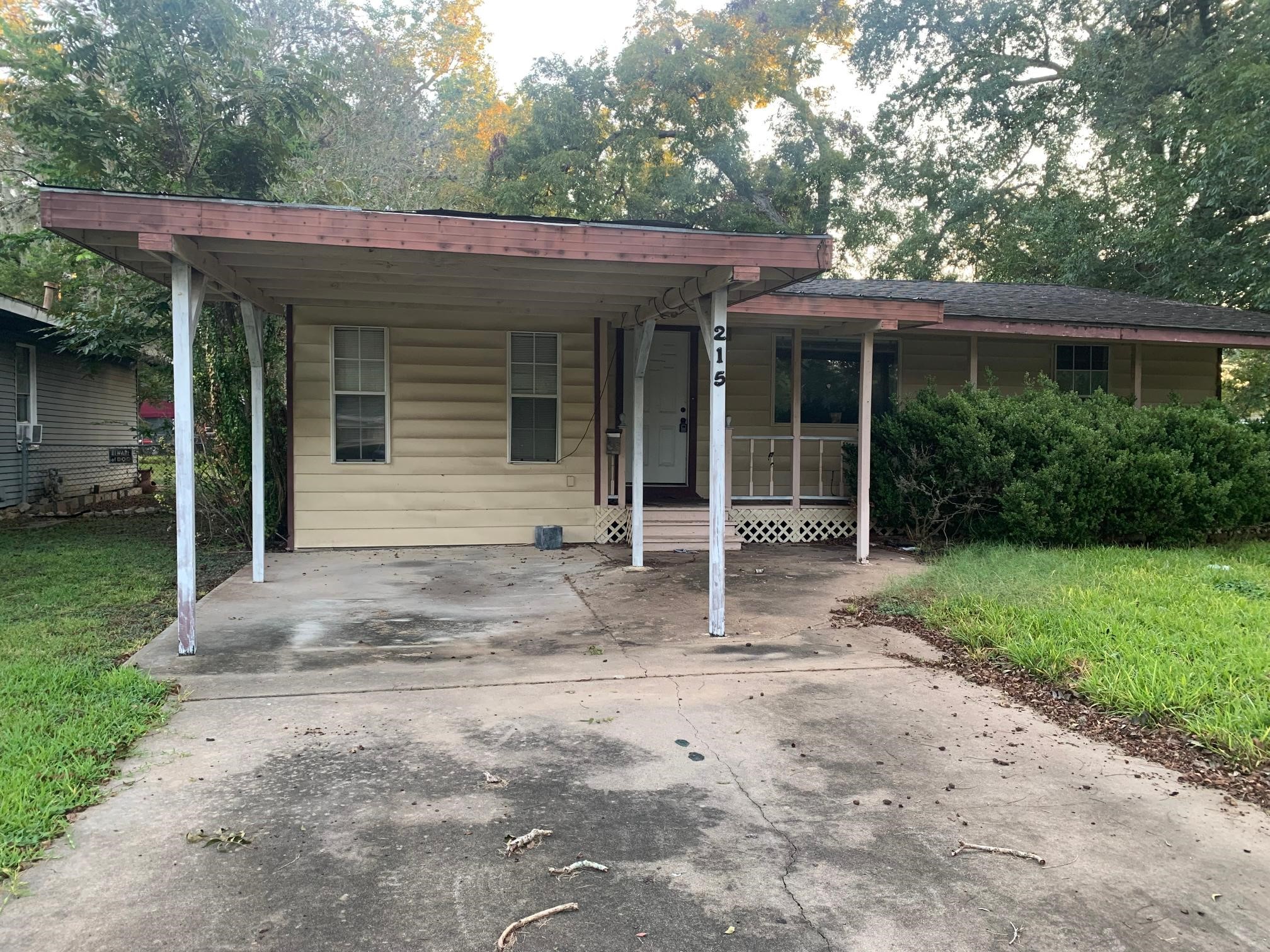 215 Jasmine Street Property Photo 4