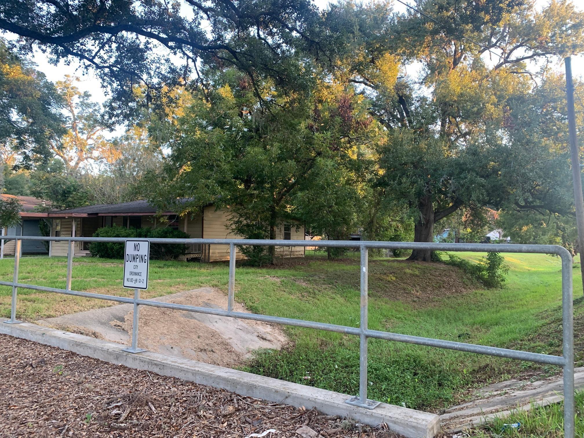 215 Jasmine Street, Lake Jackson Tx 77566 Property Photo 32
