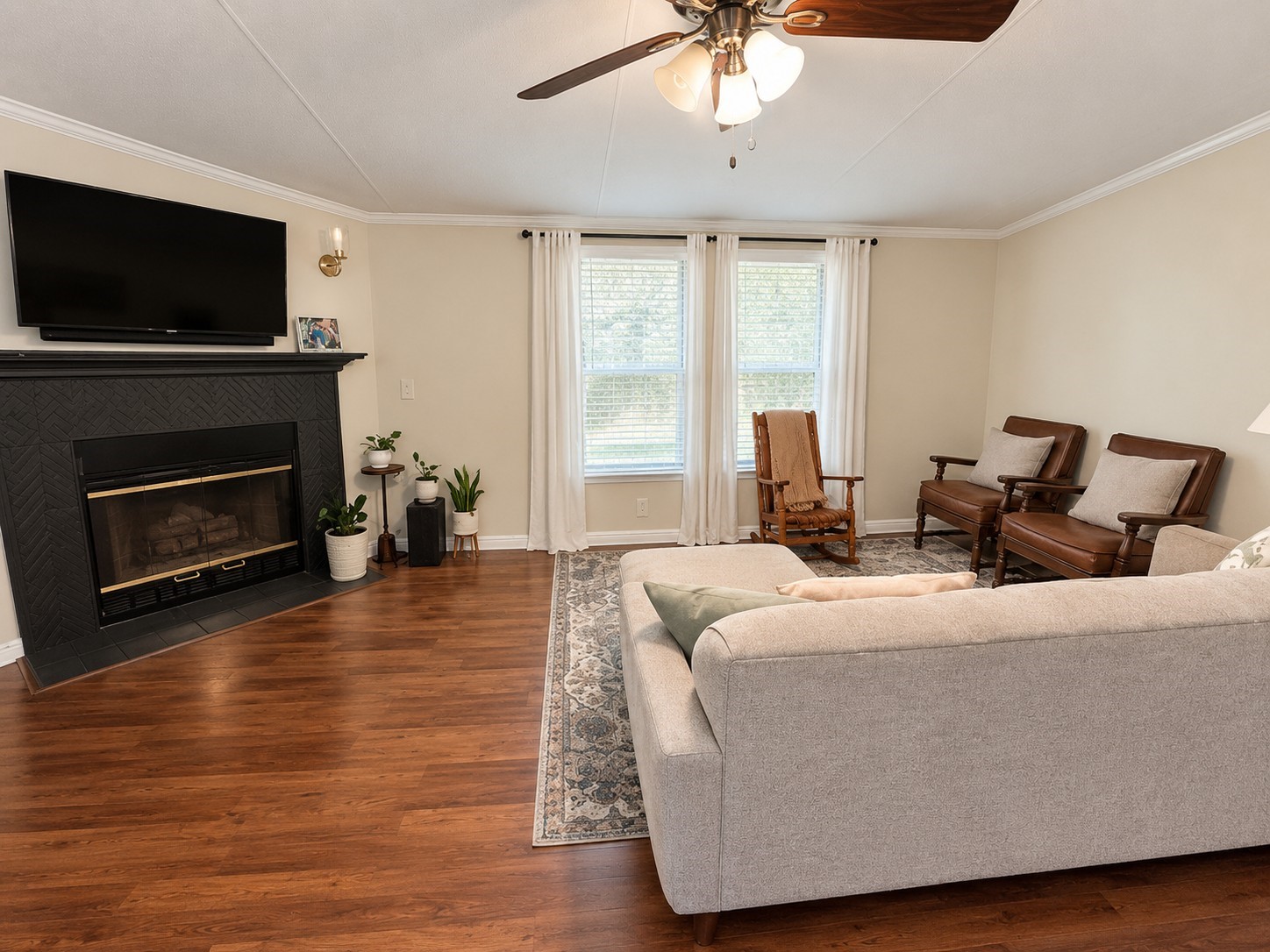 25111 Alamoway Property Photo 9