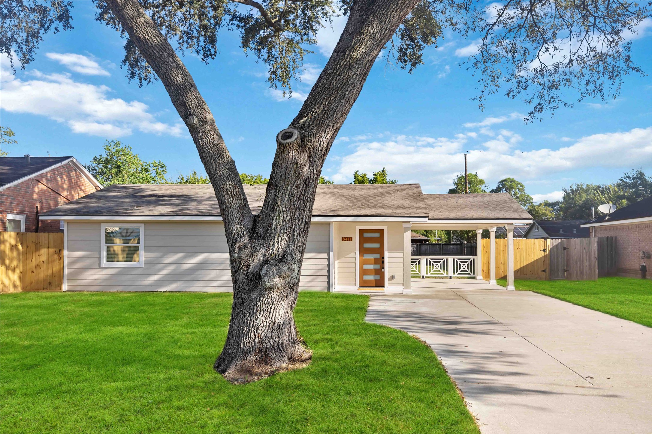 8411 Botany Lane Property Photo 1