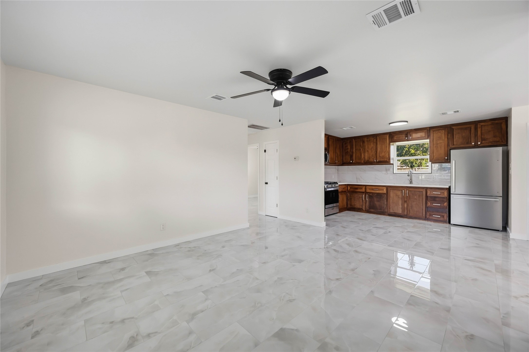 8411 Botany Lane Property Photo 5