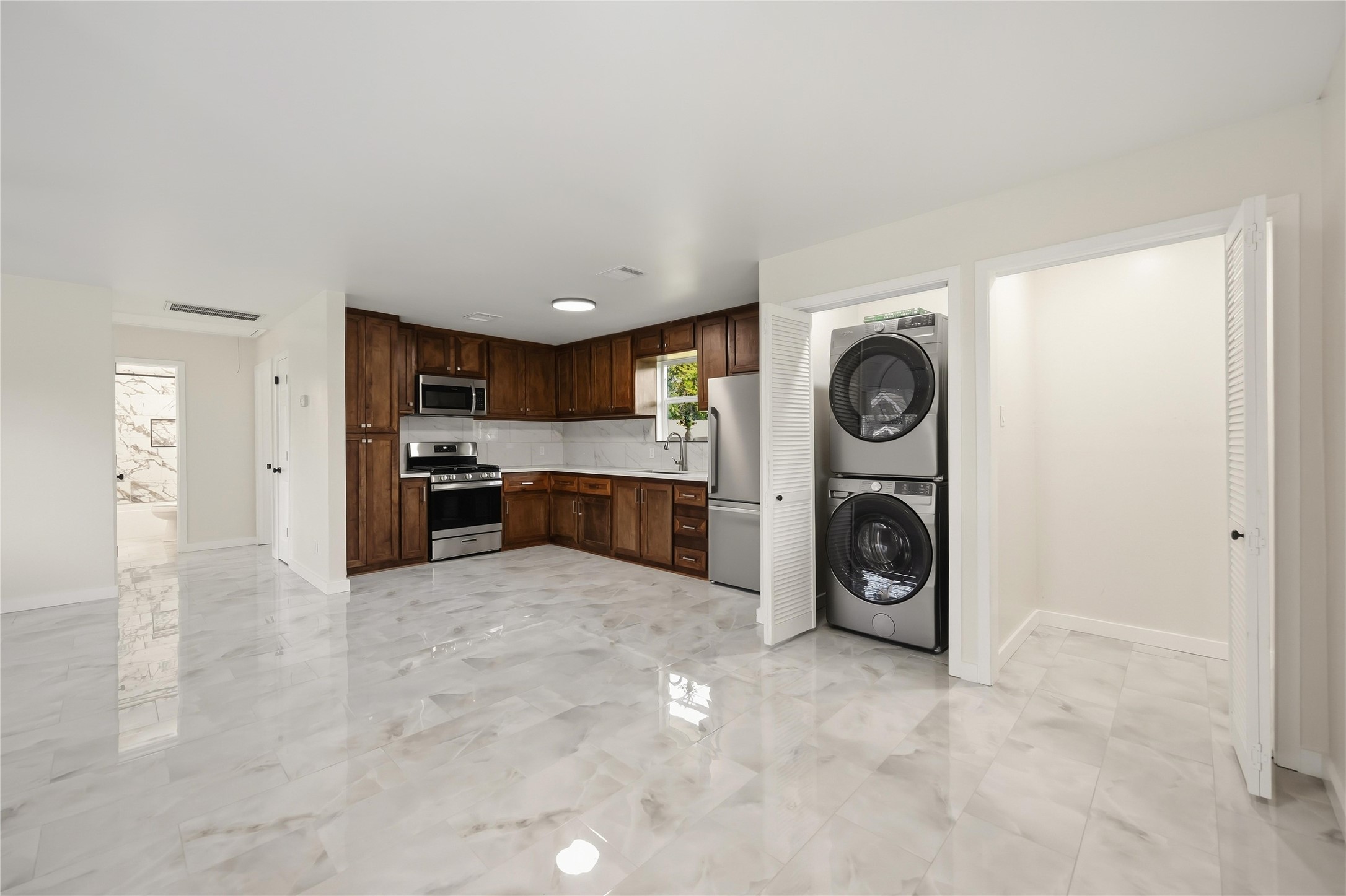8411 Botany Lane Property Photo 7