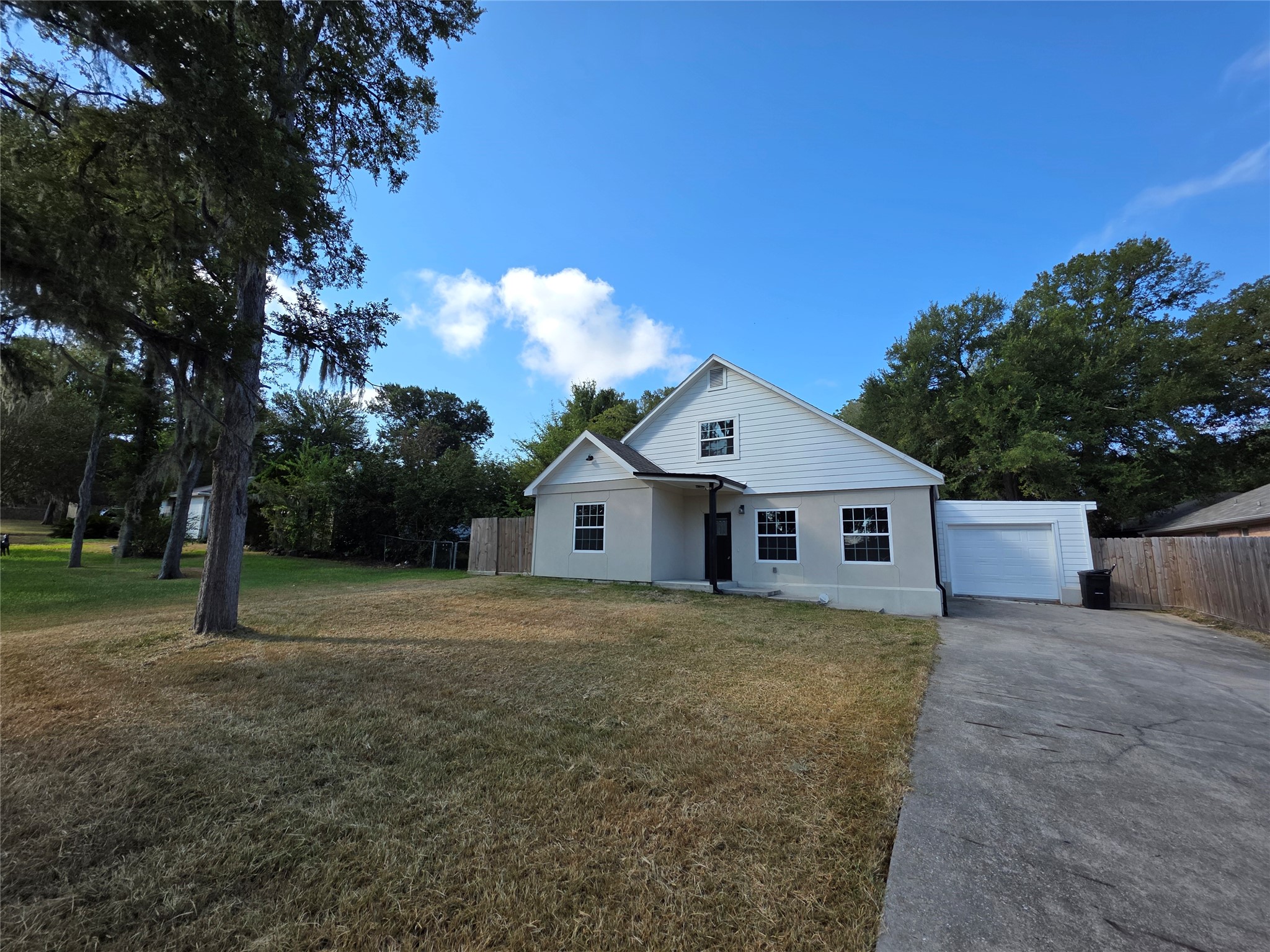 10731 Hillside Drive Property Photo 2
