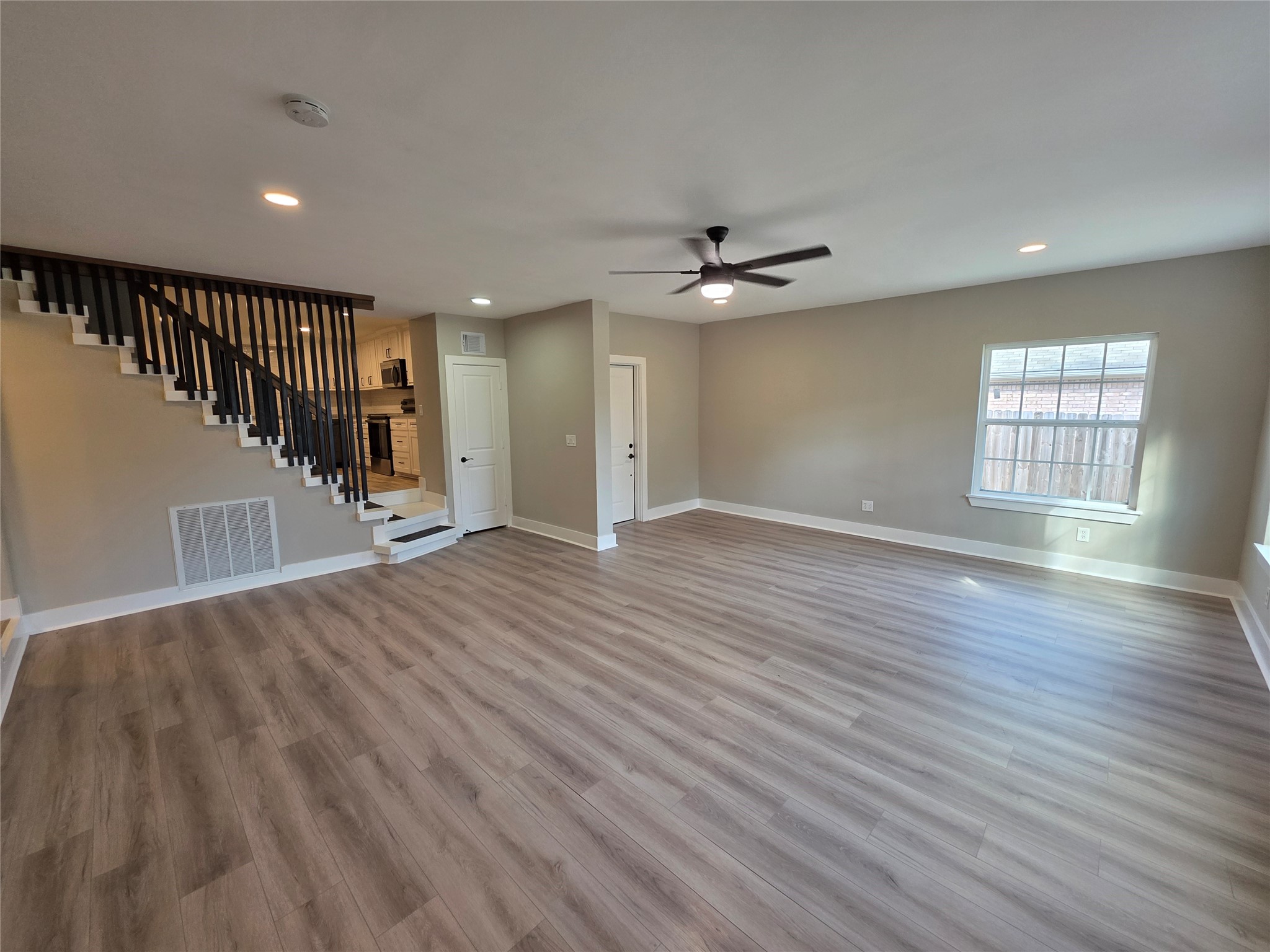 10731 Hillside Drive Property Photo 3