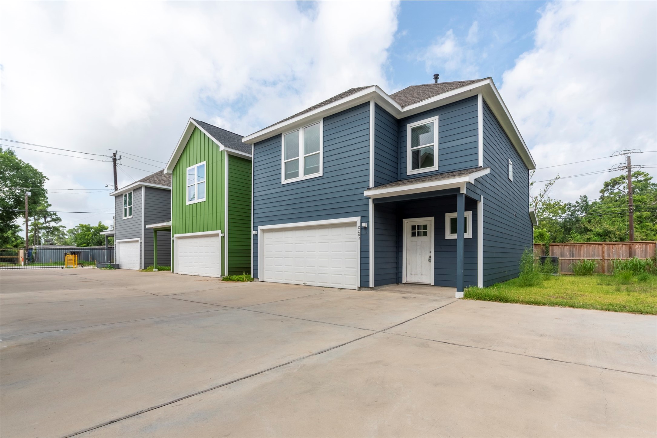 8202 Homewood Lane E Property Photo 1
