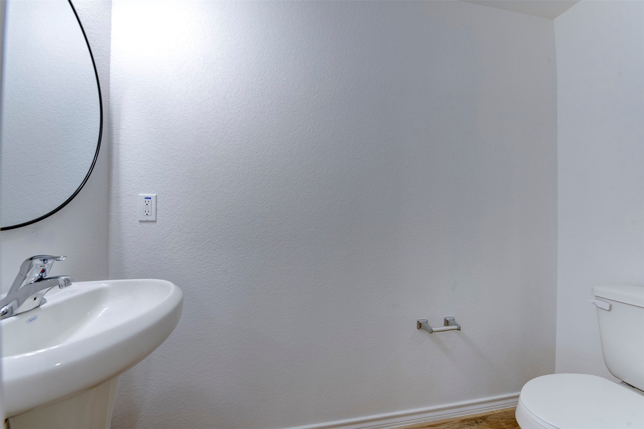 8202 Homewood Lane E Property Photo 5