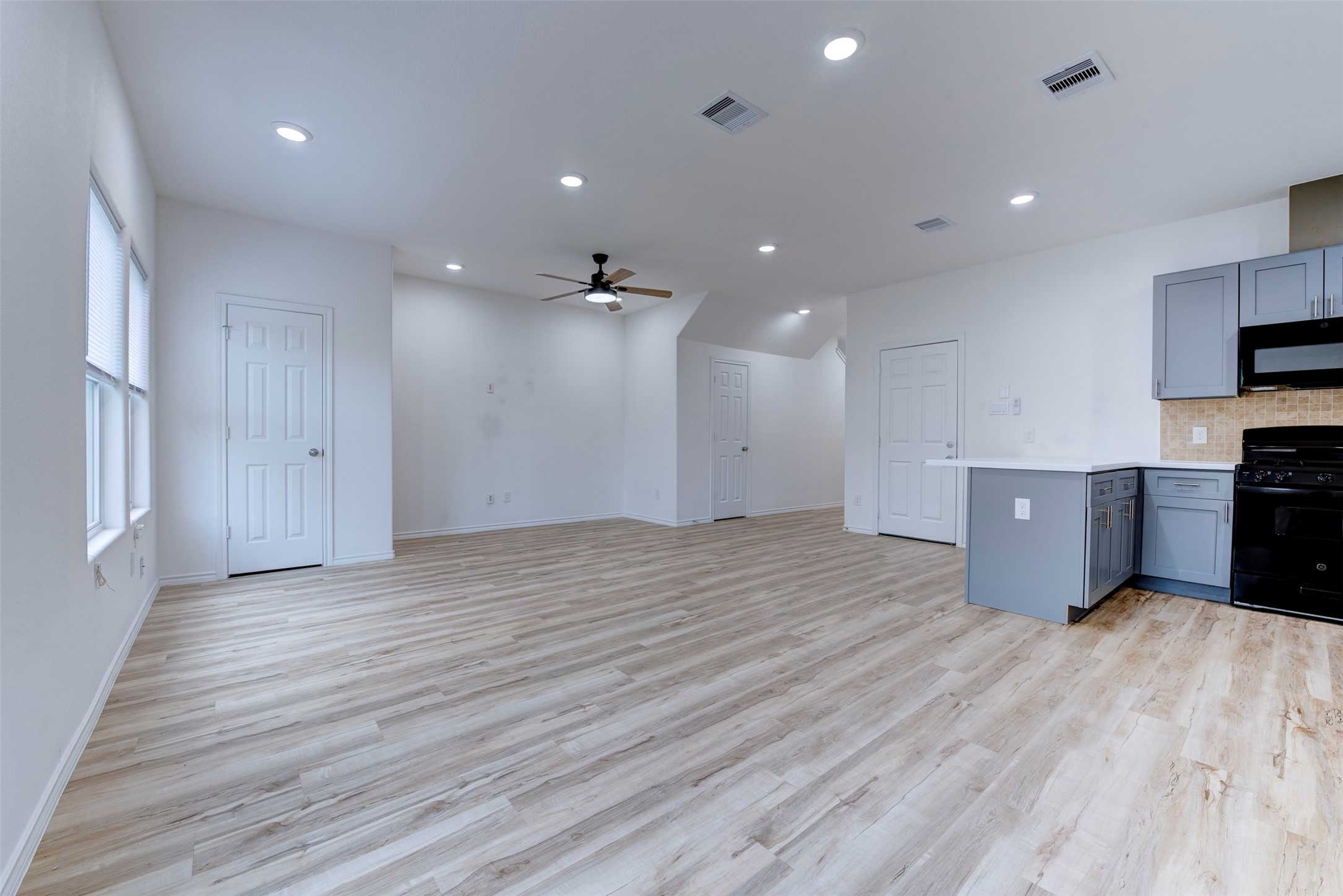 8202 Homewood Lane E Property Photo 7