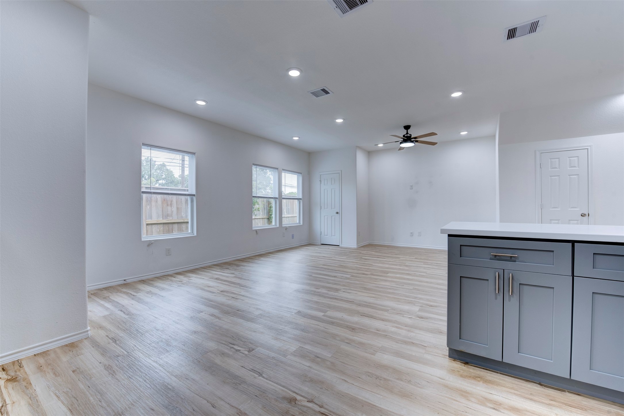 8202 Homewood Lane E Property Photo 8