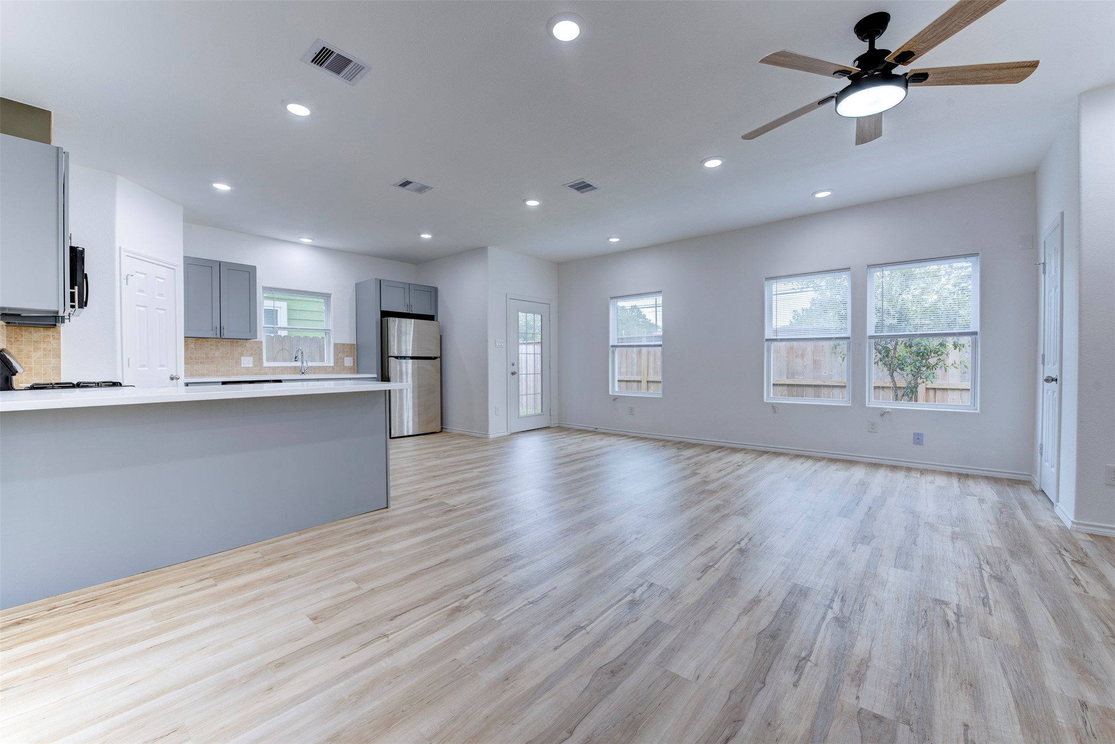 8202 Homewood Lane E Property Photo 10
