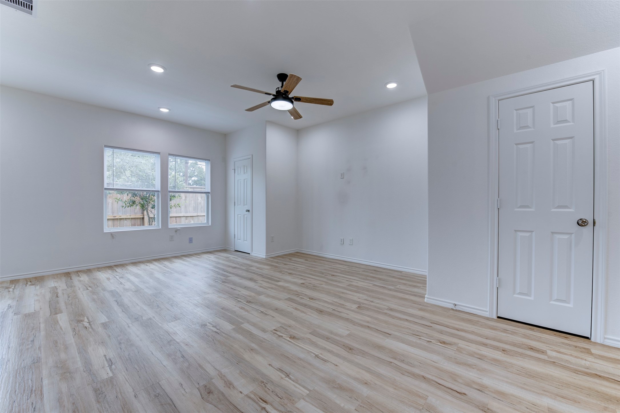 8202 Homewood Lane E Property Photo 11