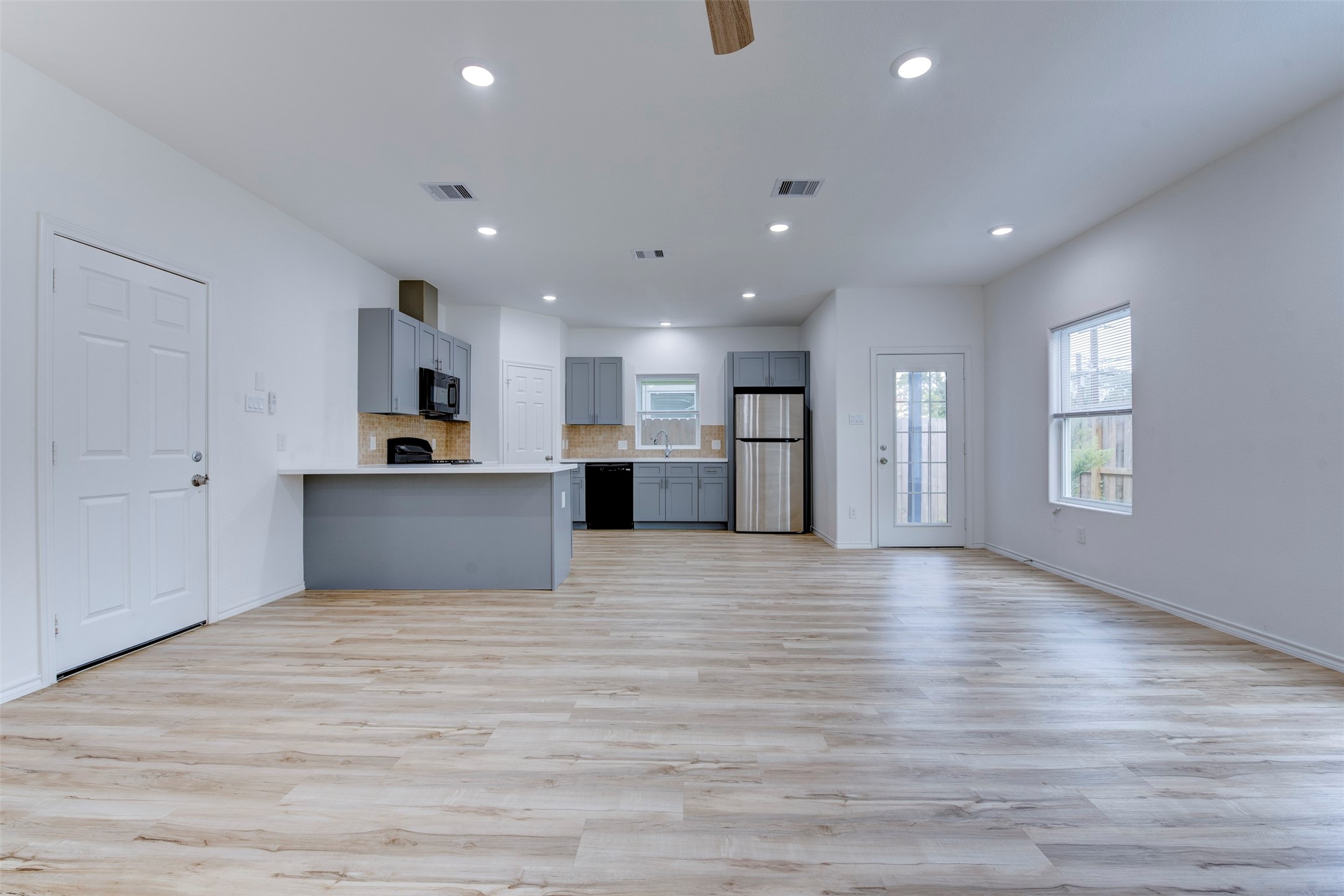 8202 Homewood Lane E Property Photo 12