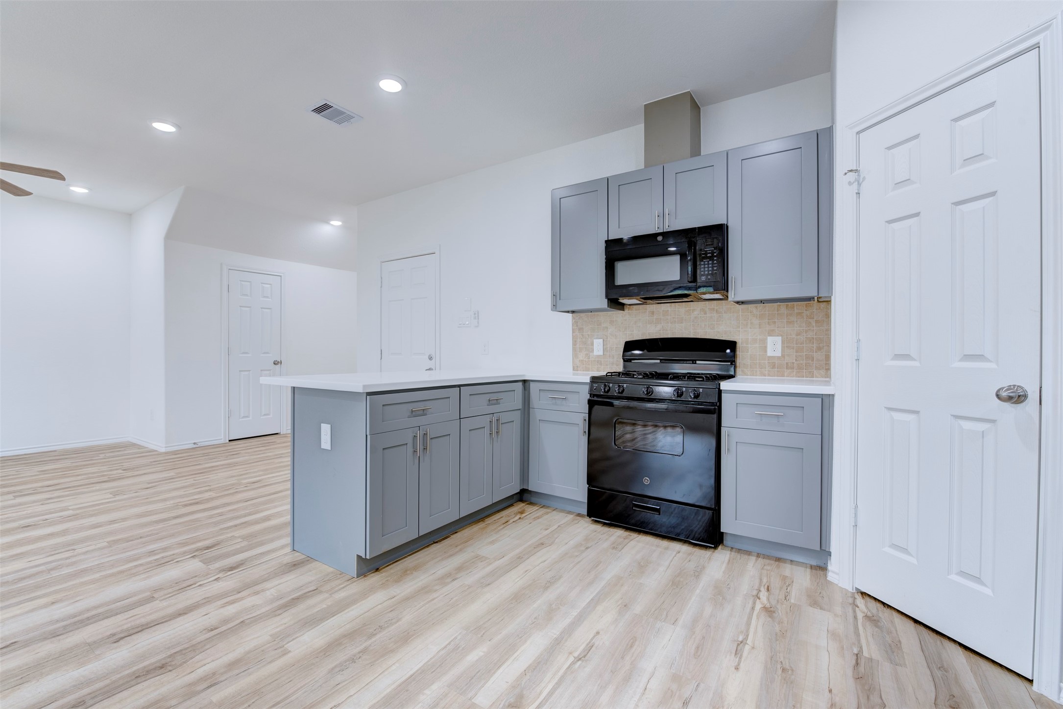 8202 Homewood Lane E Property Photo 15