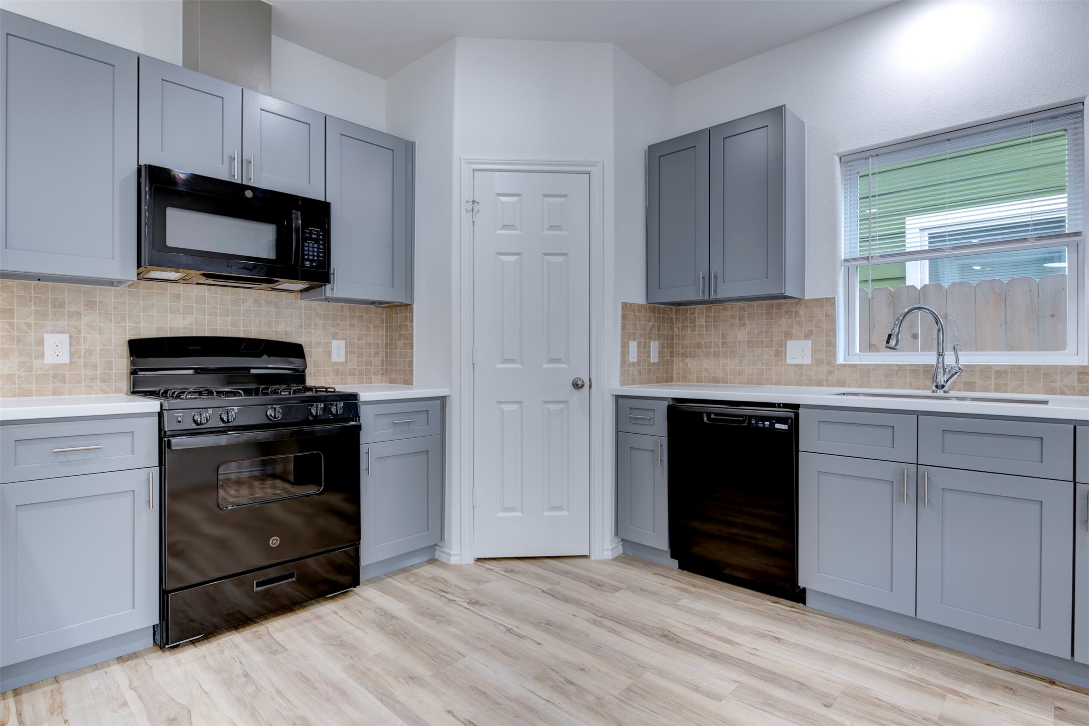 8202 Homewood Lane E Property Photo 18