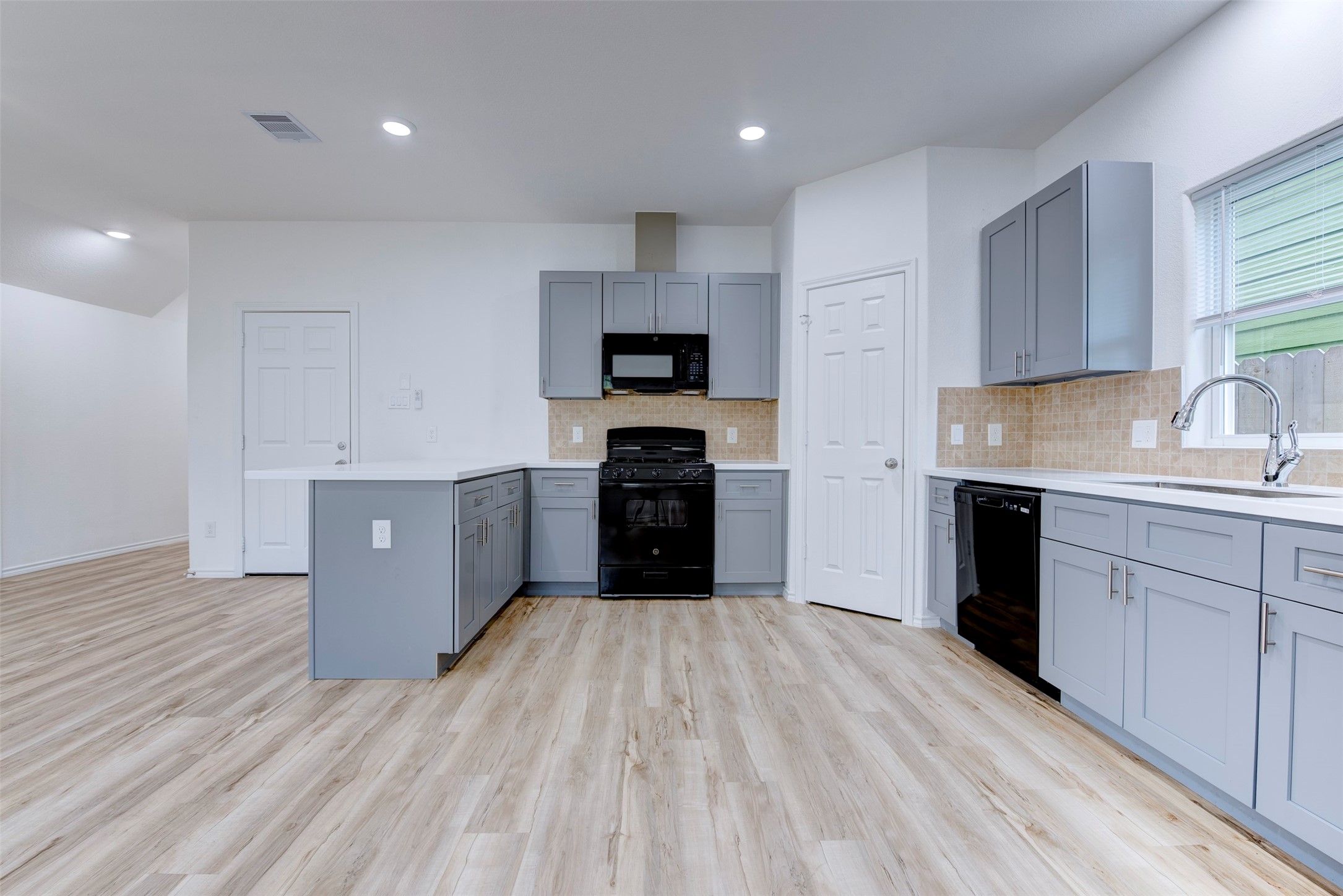 8202 Homewood Lane E Property Photo 19