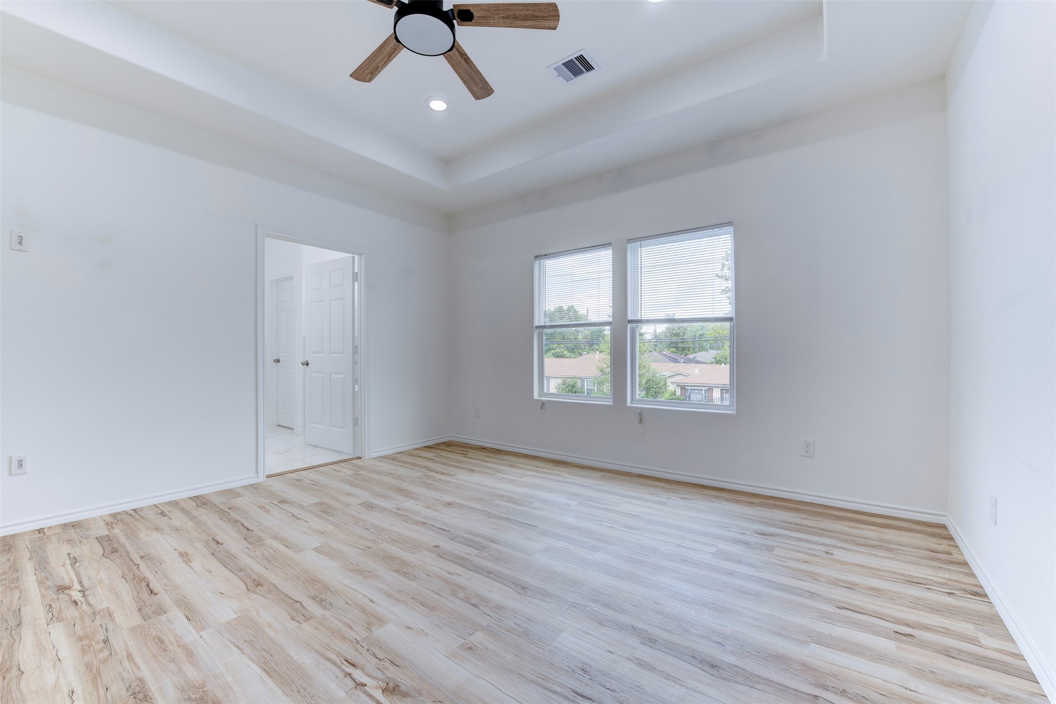 8202 Homewood Lane E Property Photo 20