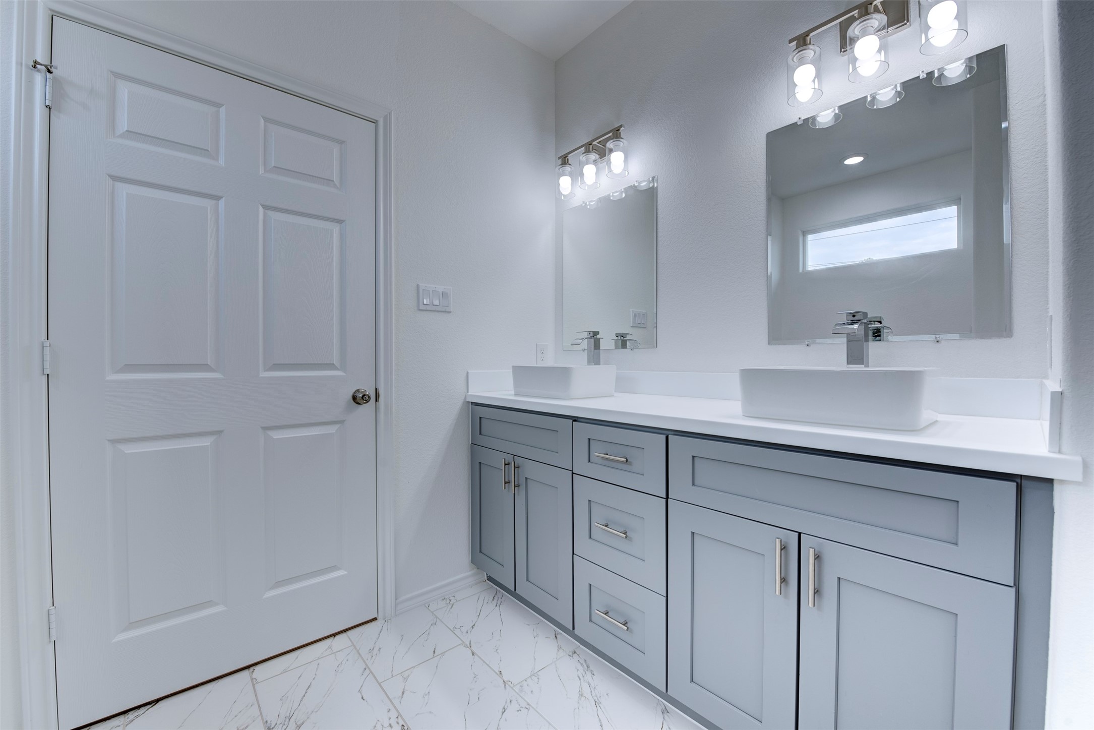 8202 Homewood Lane E Property Photo 24