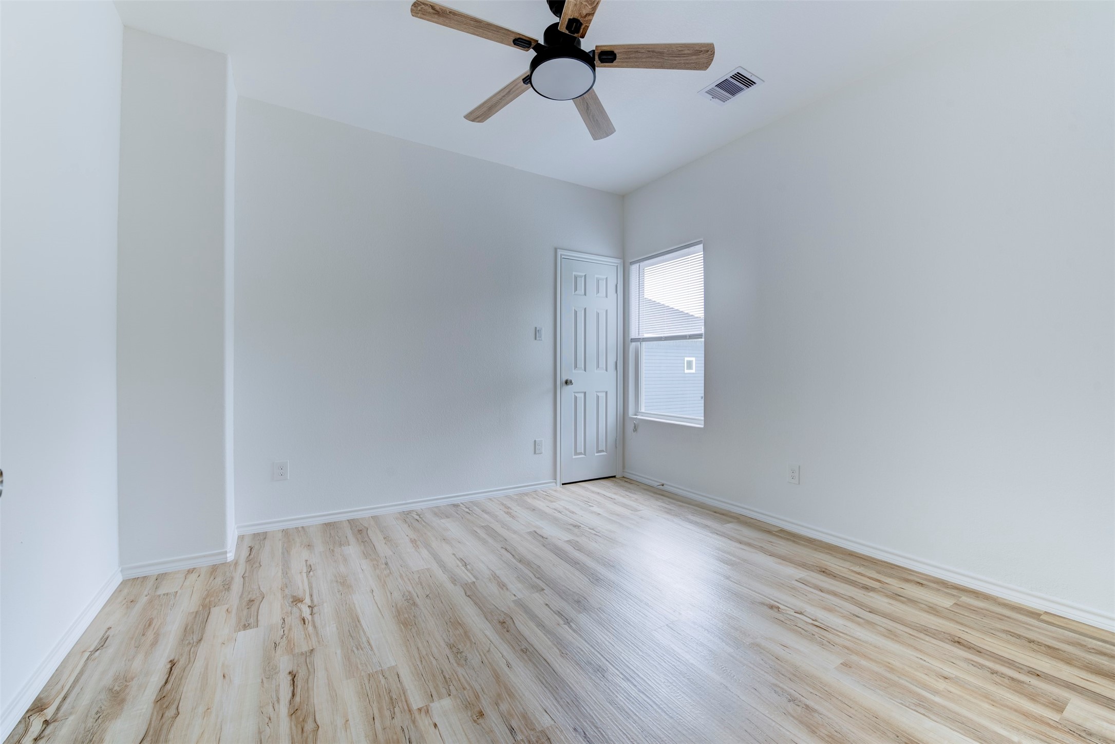 8202 Homewood Lane E Property Photo 28