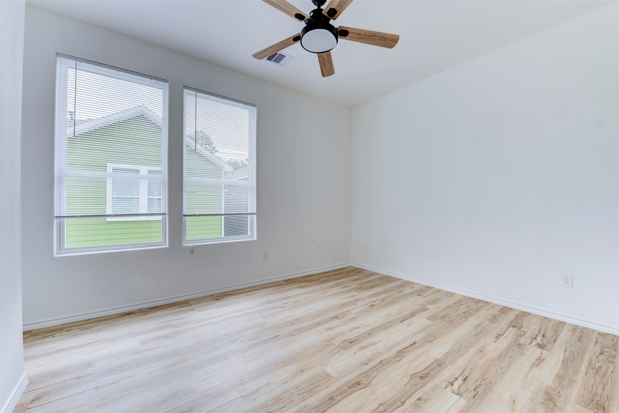 8202 Homewood Lane E Property Photo 29