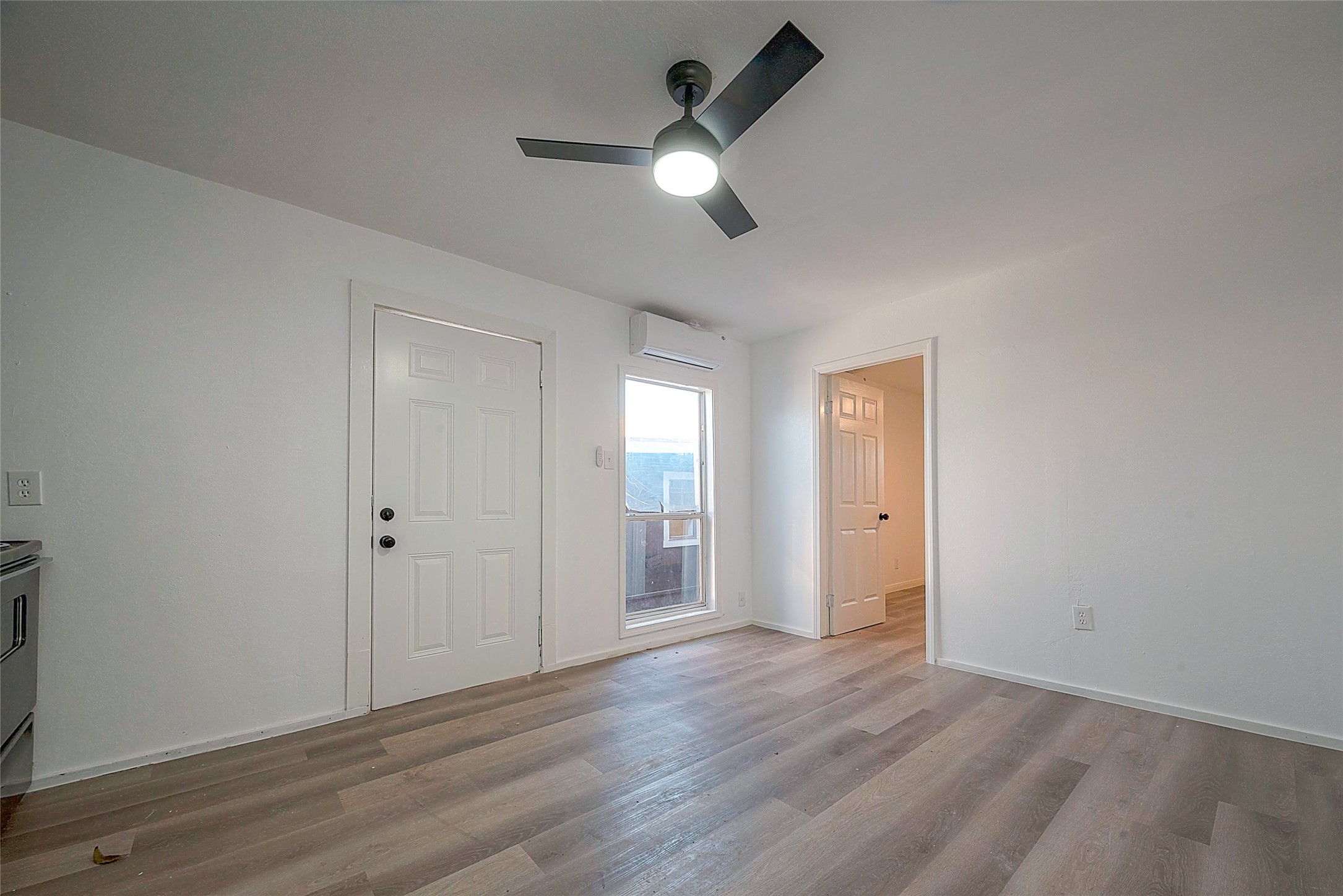 3320 Hays Street B Property Photo 4