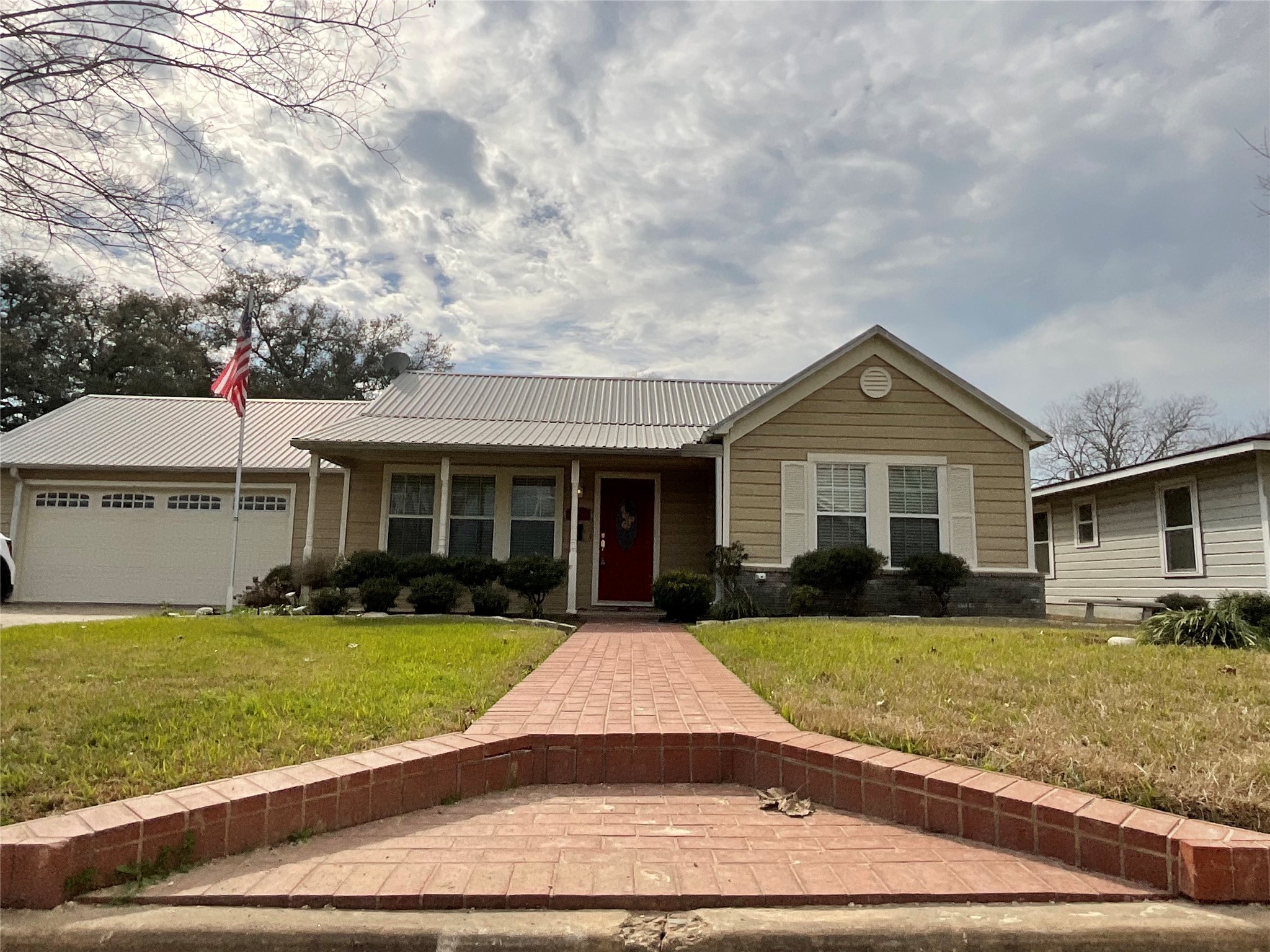 601 N Ridge Street Property Photo