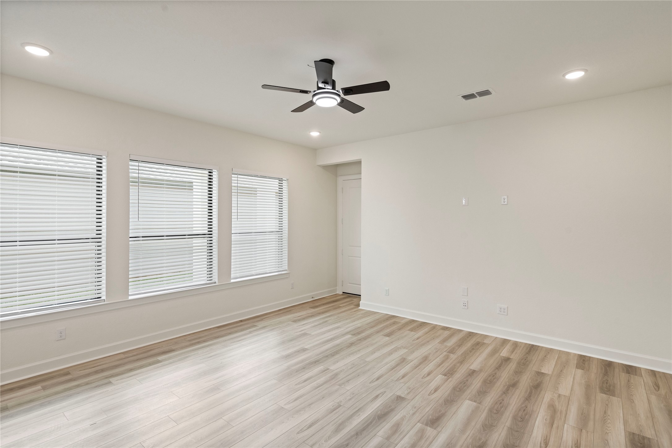 1511 Emma Lake Drive Property Photo 11