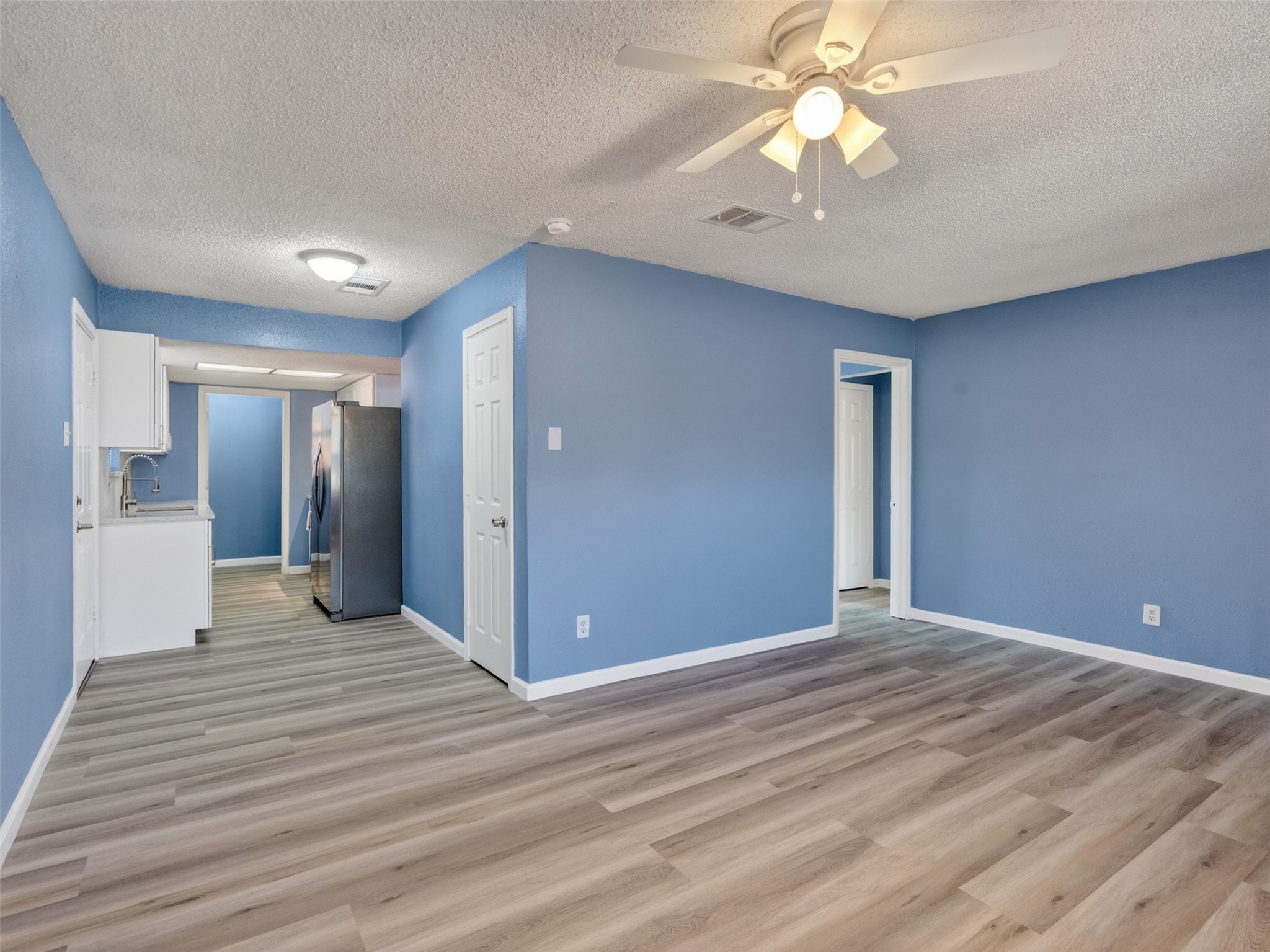 2613 Timber Drive Property Photo 4