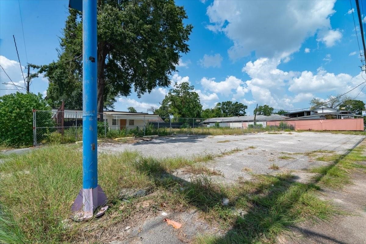 741 Mcdaniel Street Property Photo 3