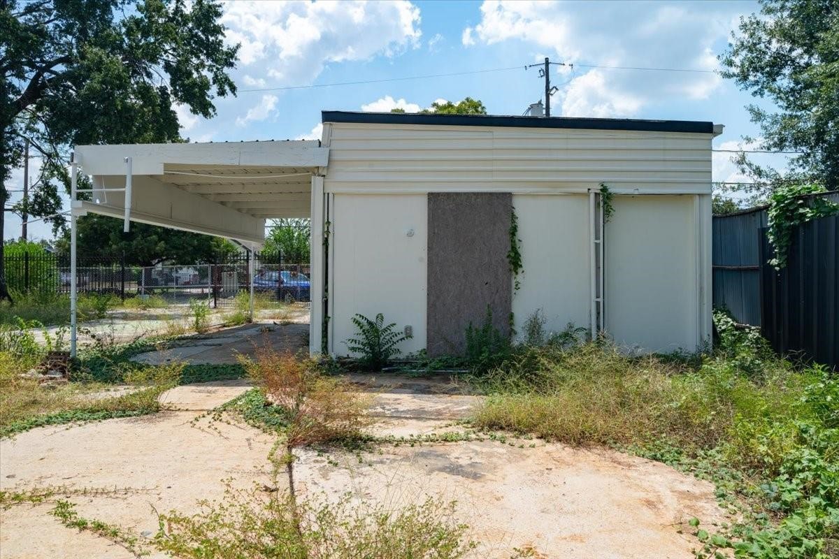 741 Mcdaniel Street Property Photo 8
