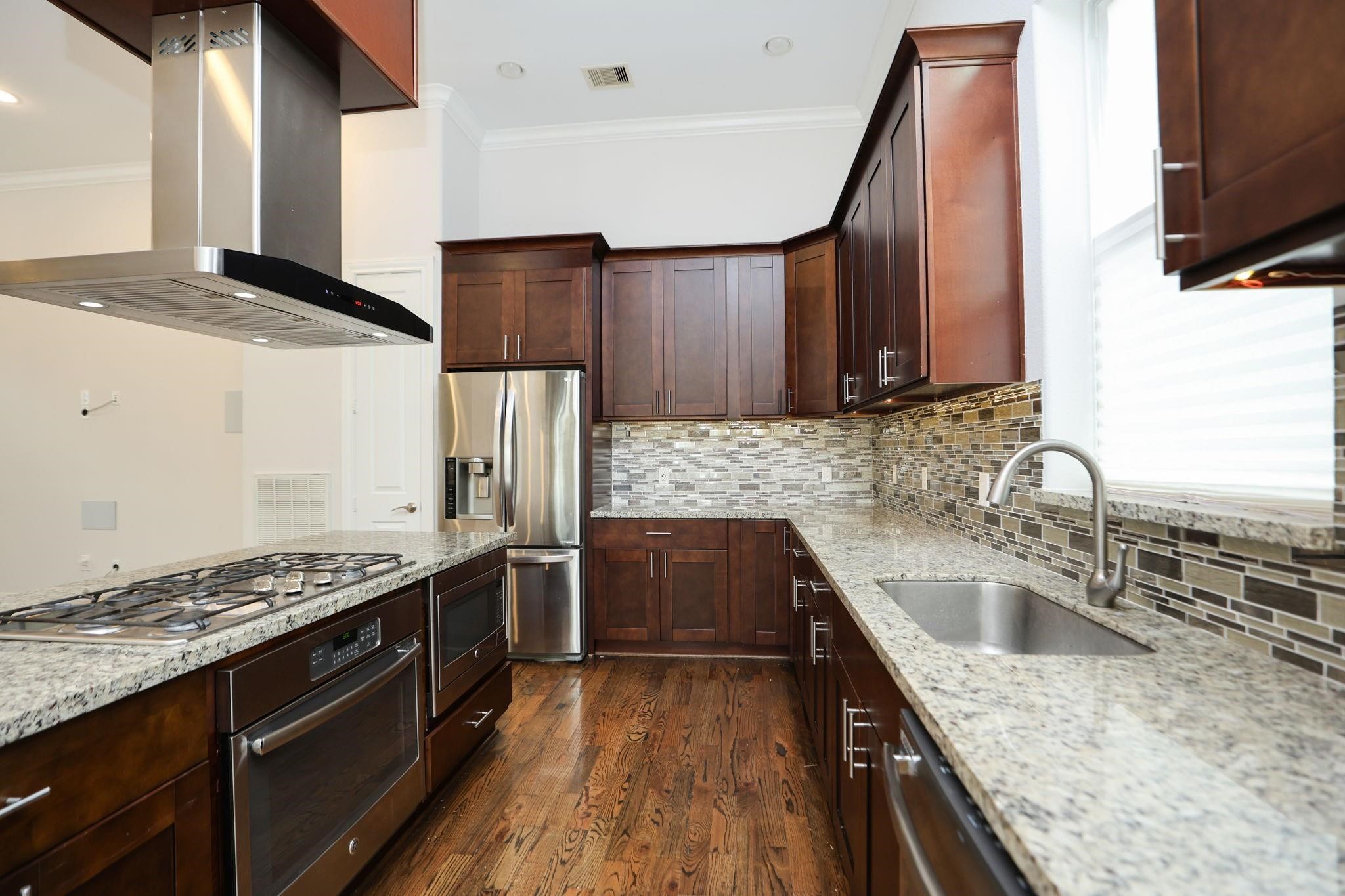 2212 Stuart Street Property Photo 5