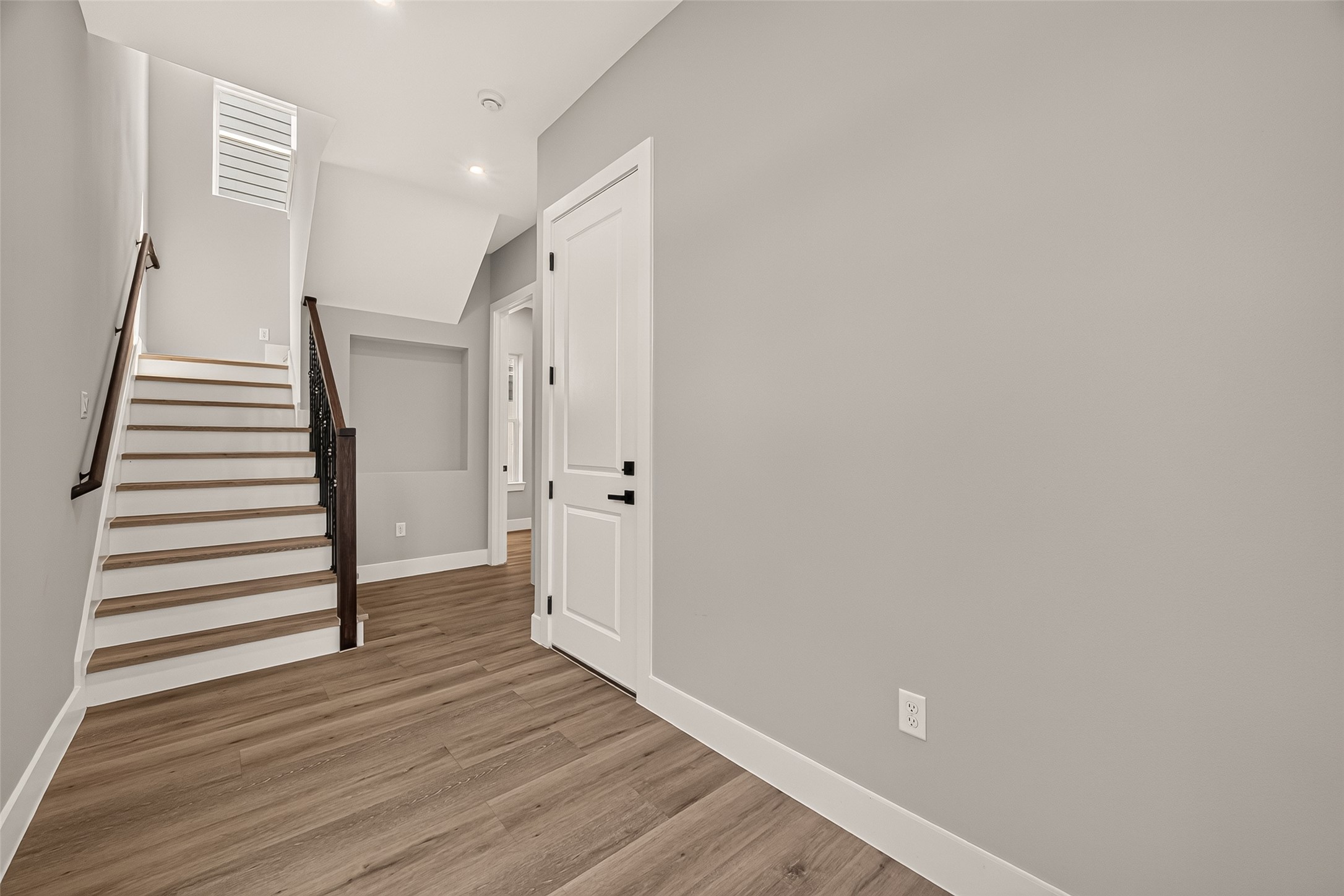 3367 Yellowstone Boulevard Property Photo 6