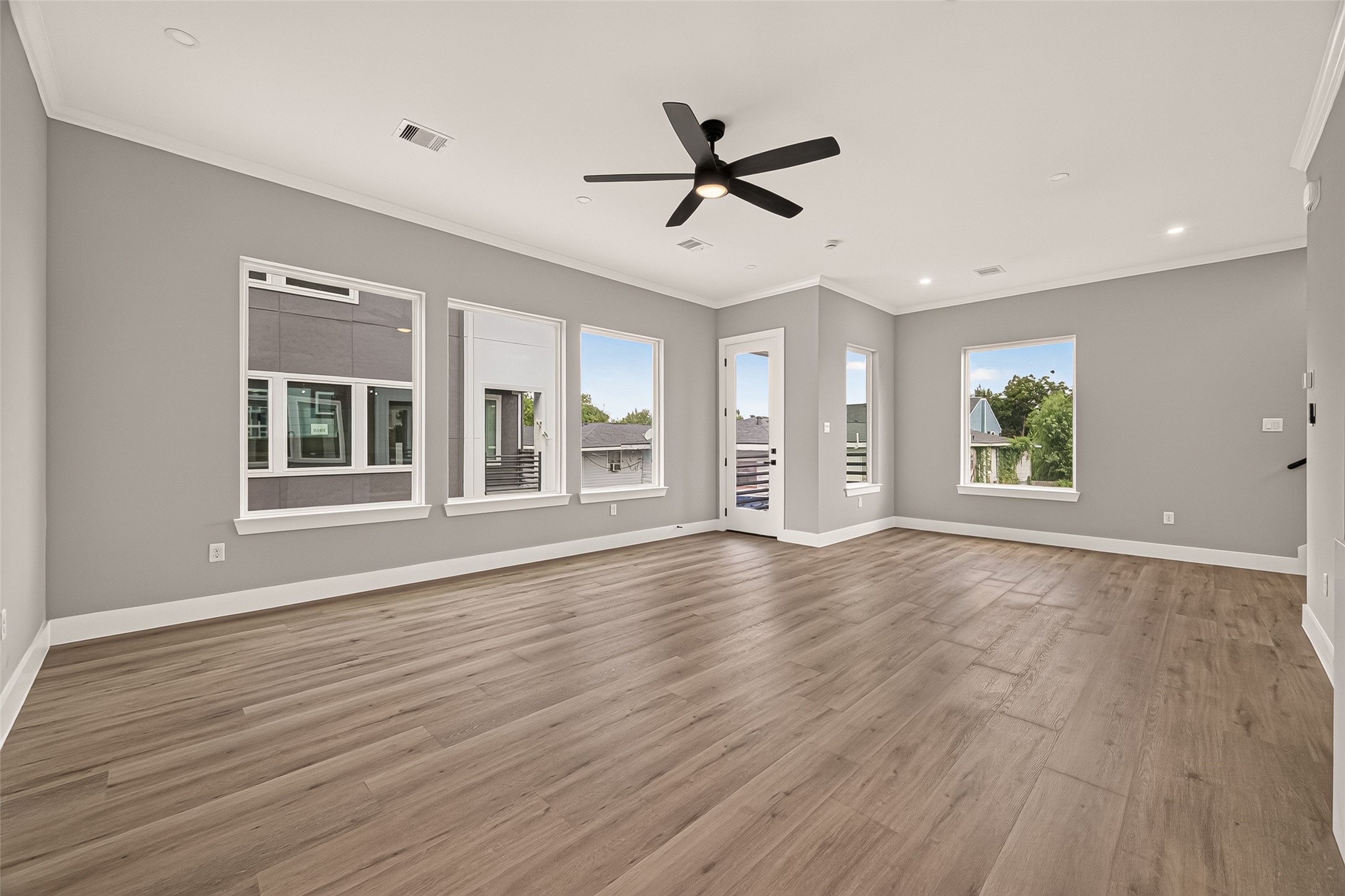 3367 Yellowstone Boulevard Property Photo 8