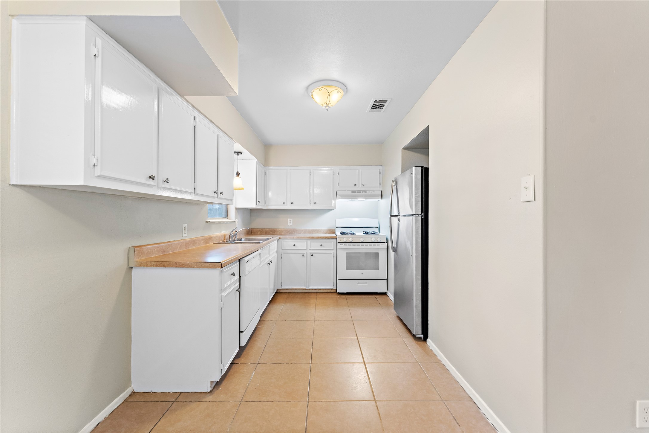 2910 Somerset Avenue Property Photo 3