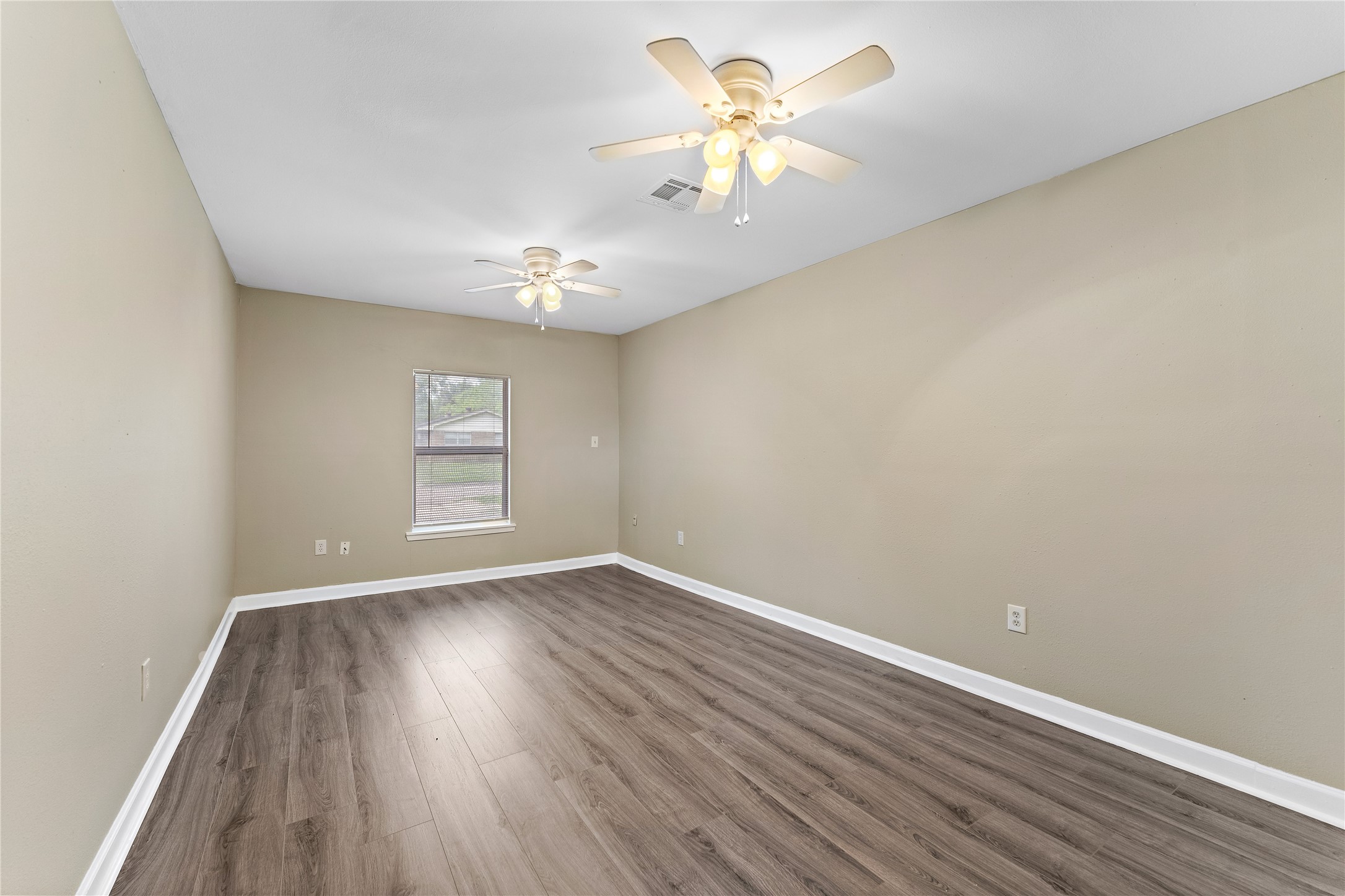 2910 Somerset Avenue Property Photo 5
