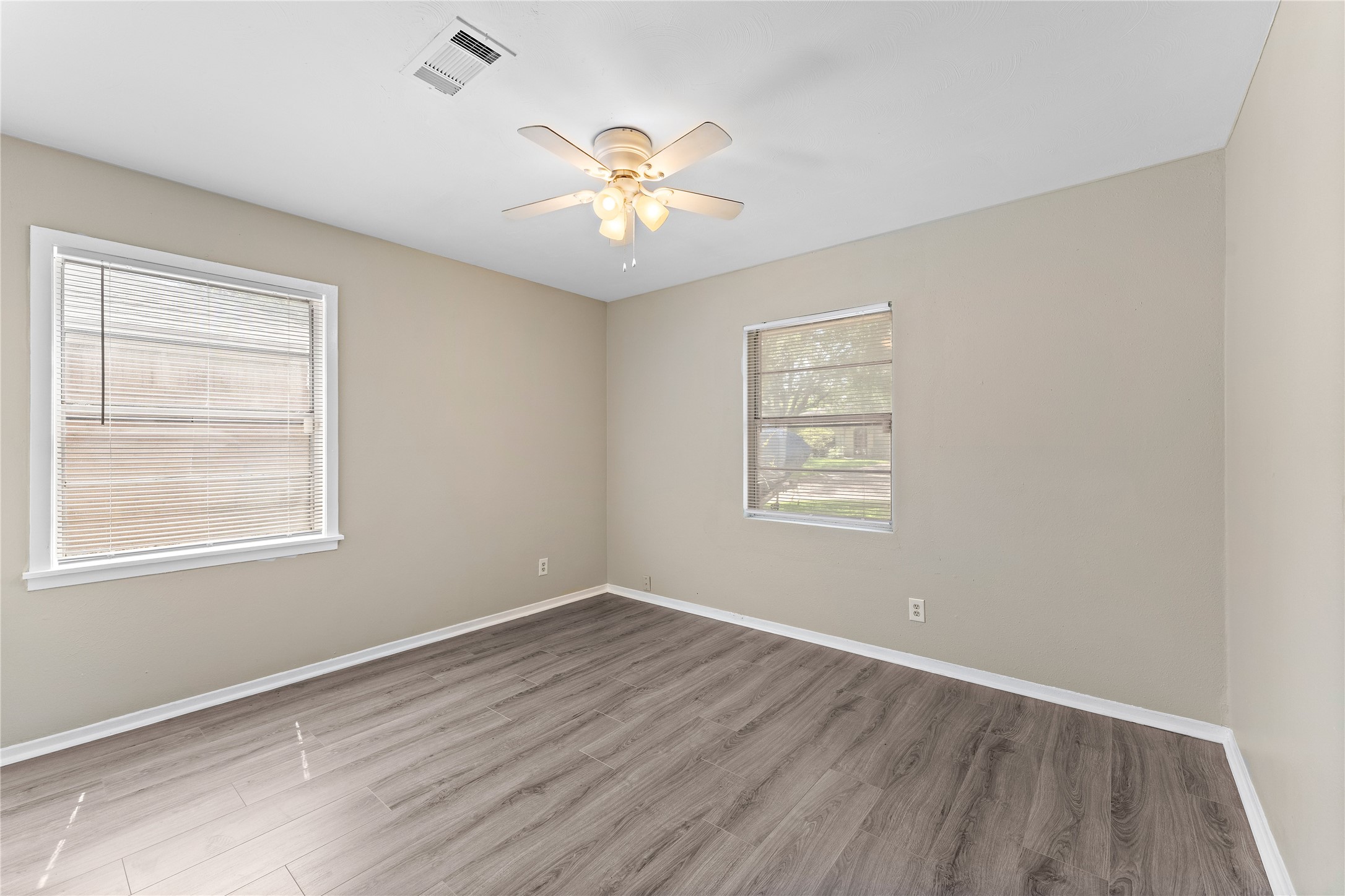 2910 Somerset Avenue Property Photo 6