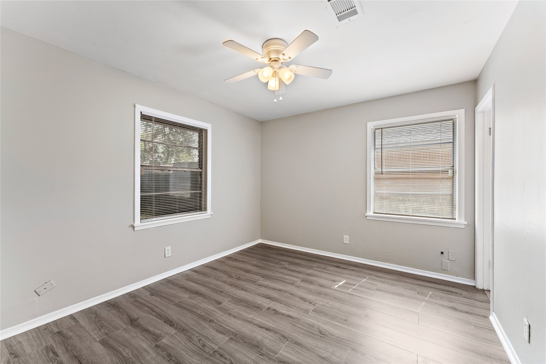 2910 Somerset Avenue Property Photo 7