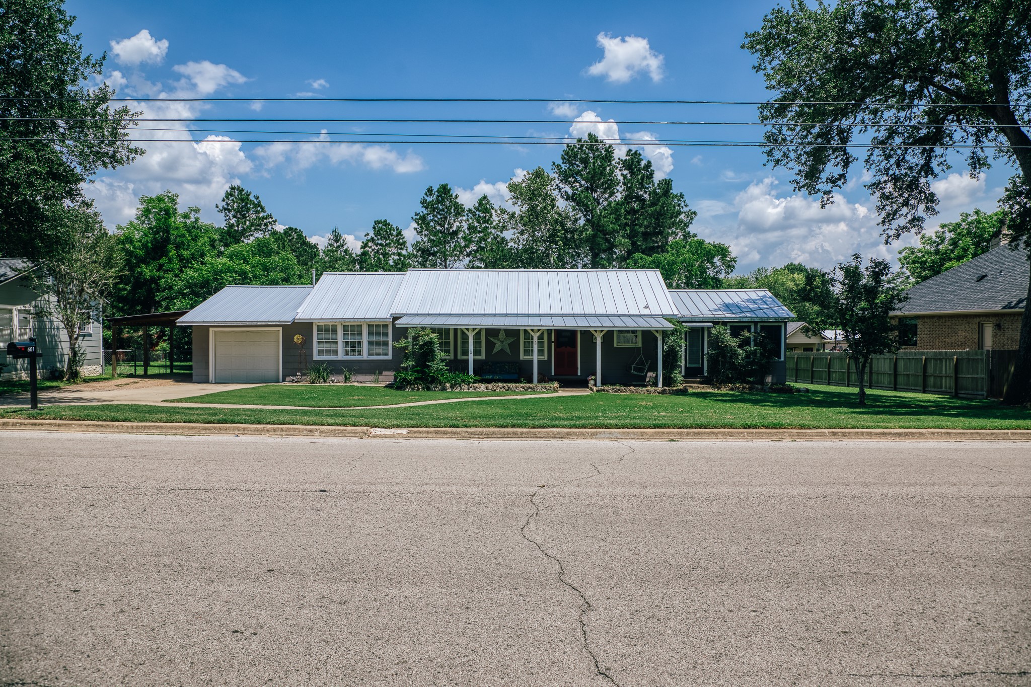 601 S Masonic Street Property Photo 1