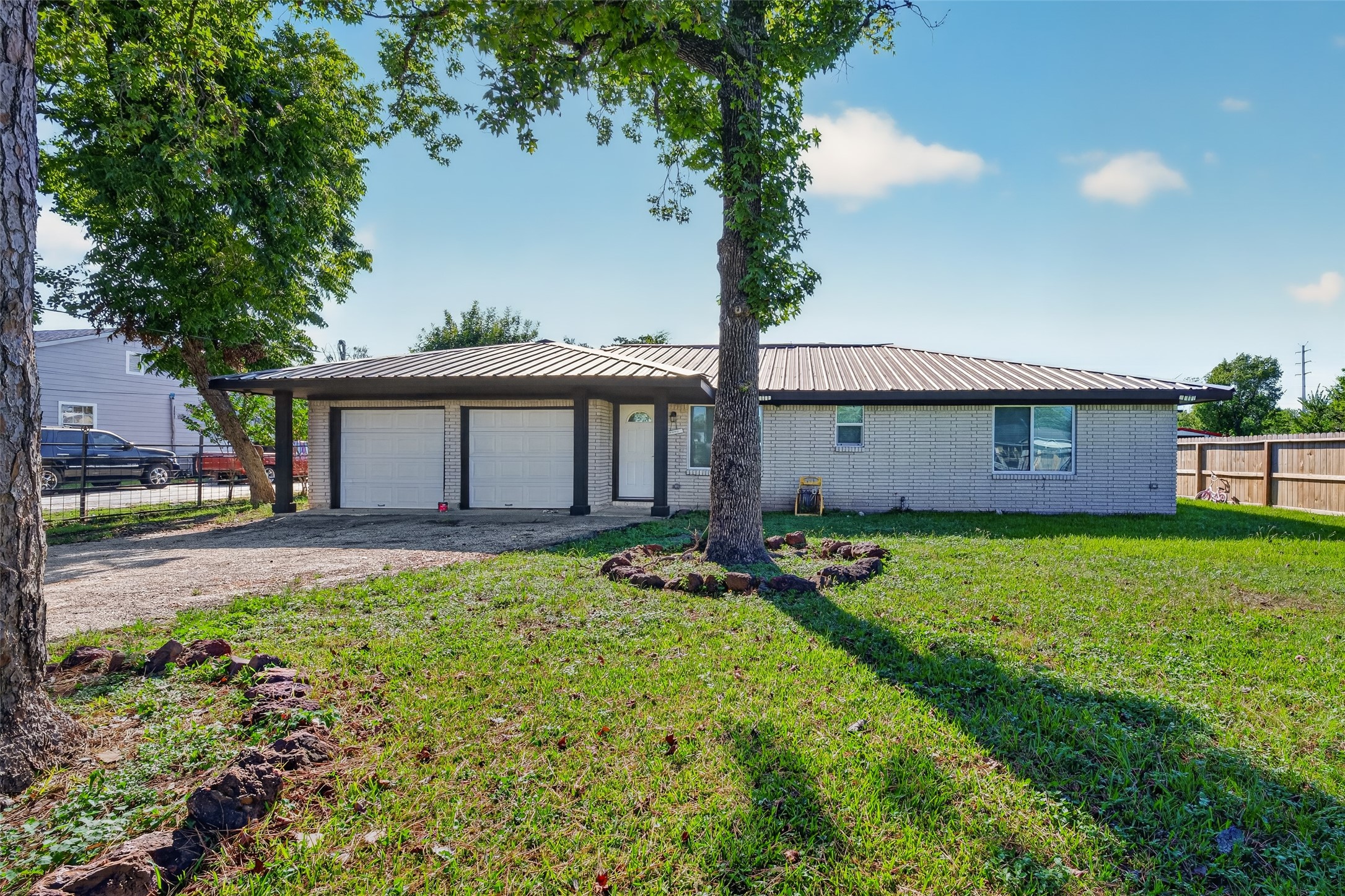 627 West Drive Property Photo 1