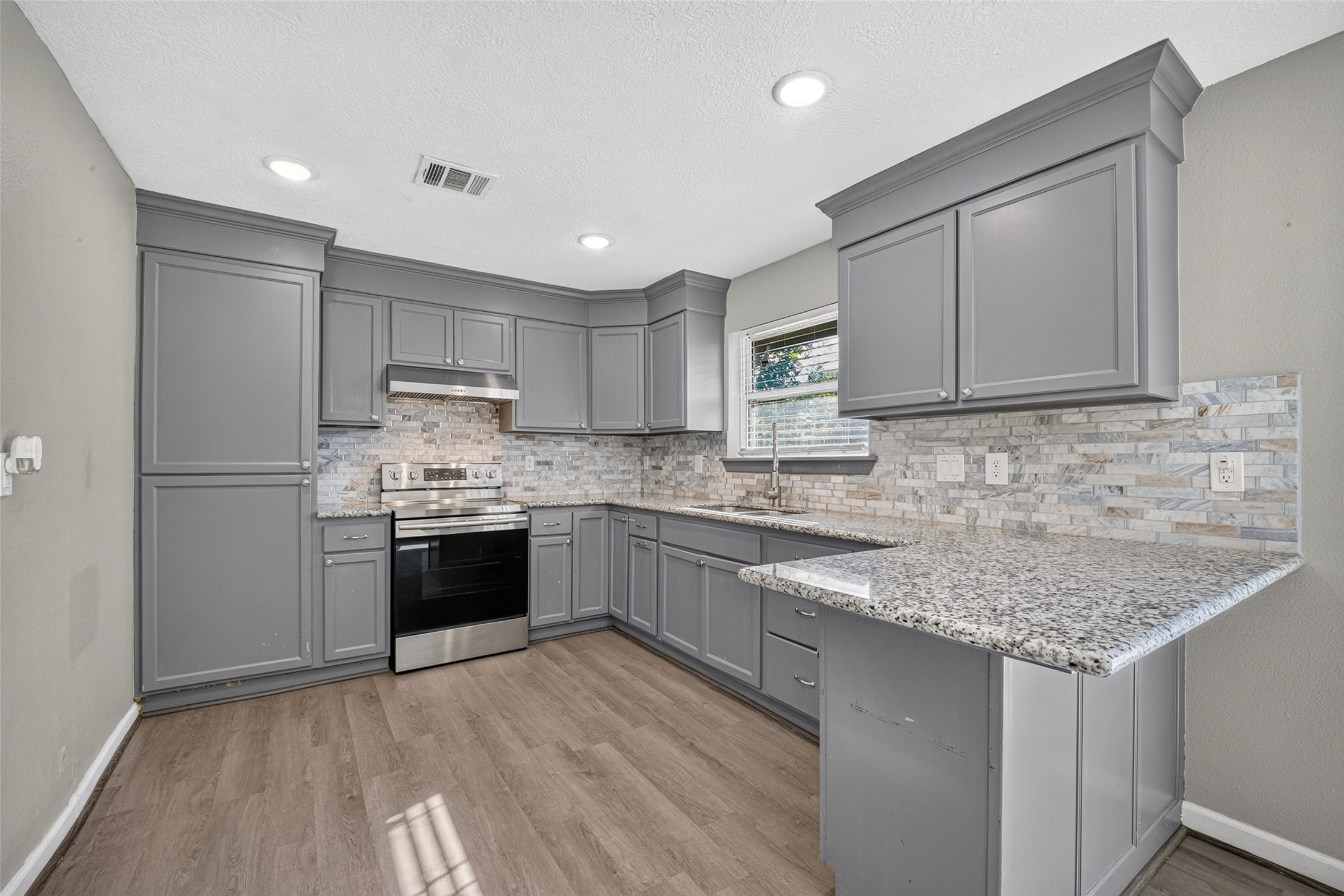 627 West Drive Property Photo 8