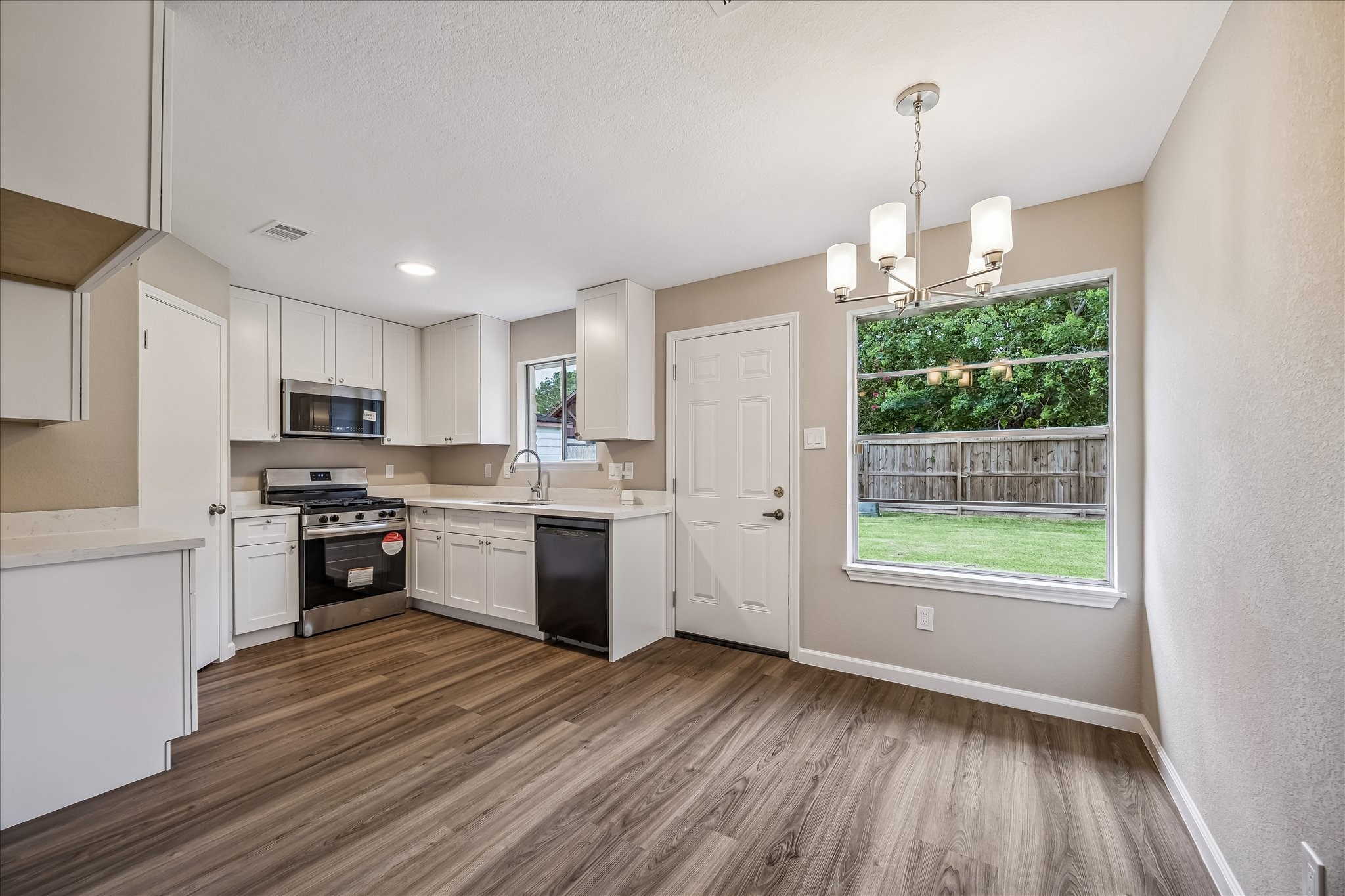 3114 Mission Valley Drive Property Photo 6
