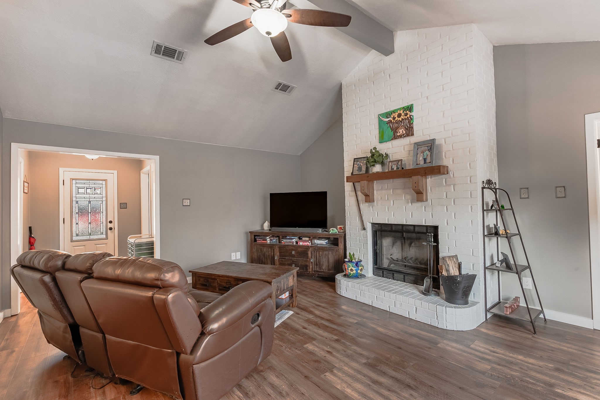 106 N Hills Circle Property Photo 4