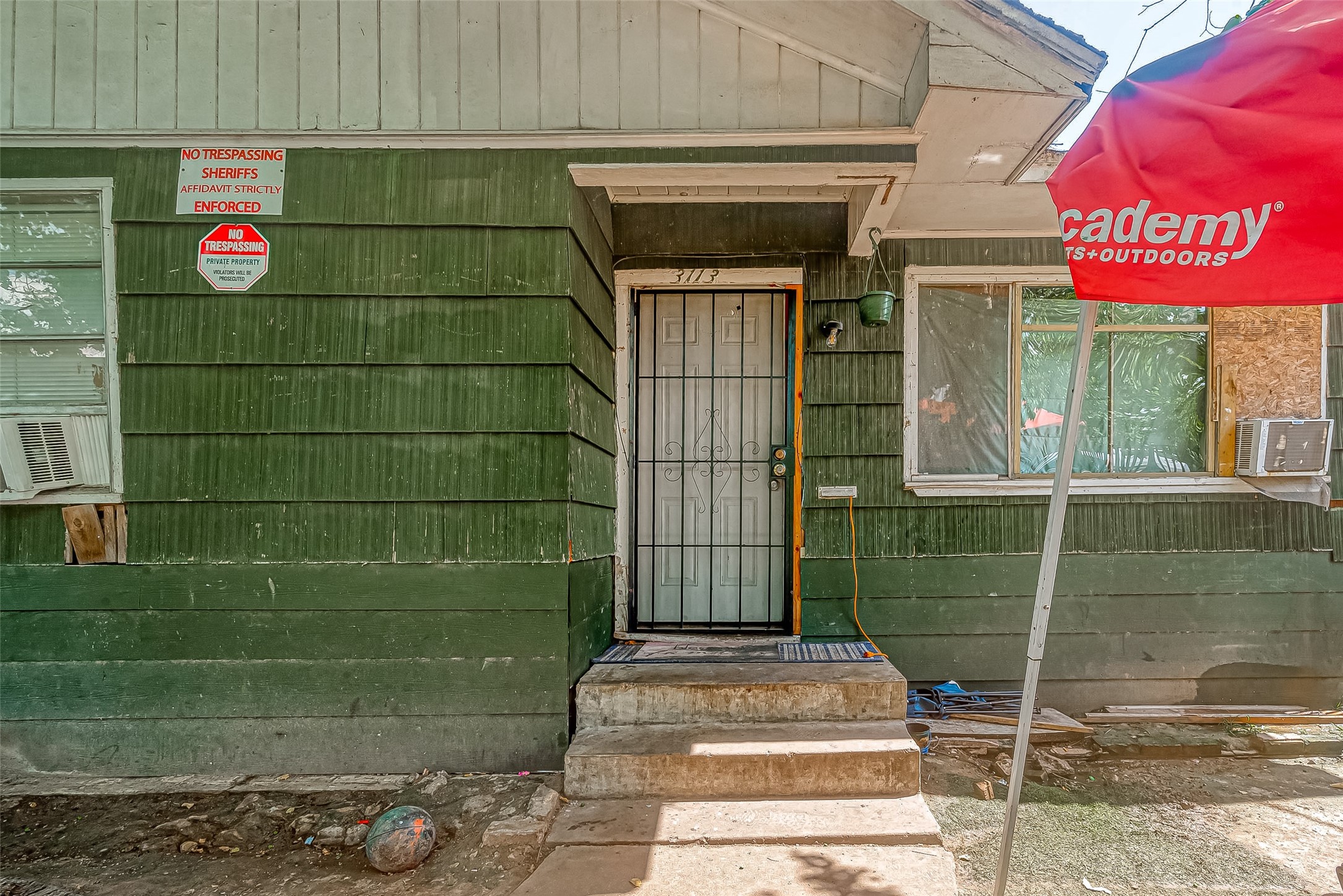 3113 Anita Street Property Photo 4